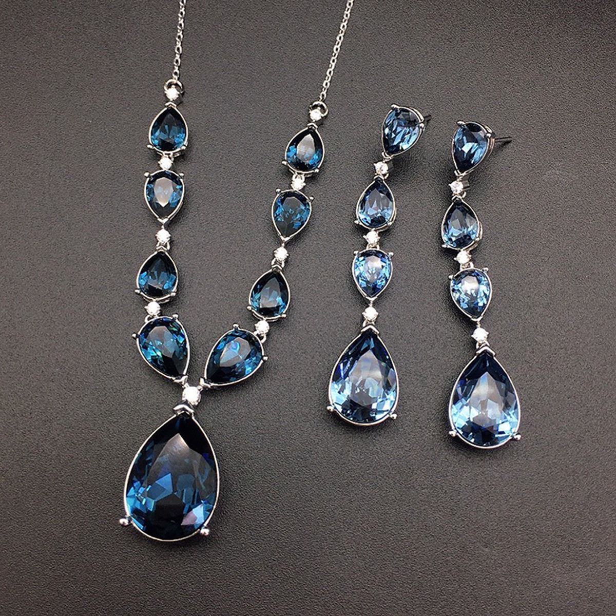 Luxury Emerald Teardrop Crystal Drop Jewelry Set – Necklace & Earrings