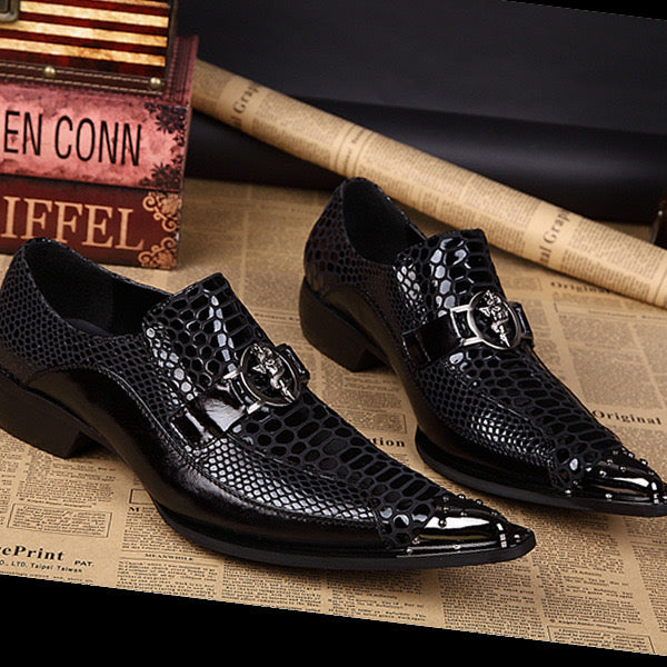 Black pointed men's dress shoes business shoes