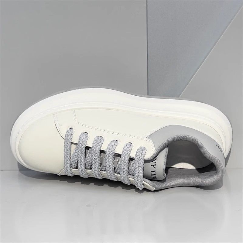 Spring lightweight casual board shoes Running shoes and sports shoes for men
