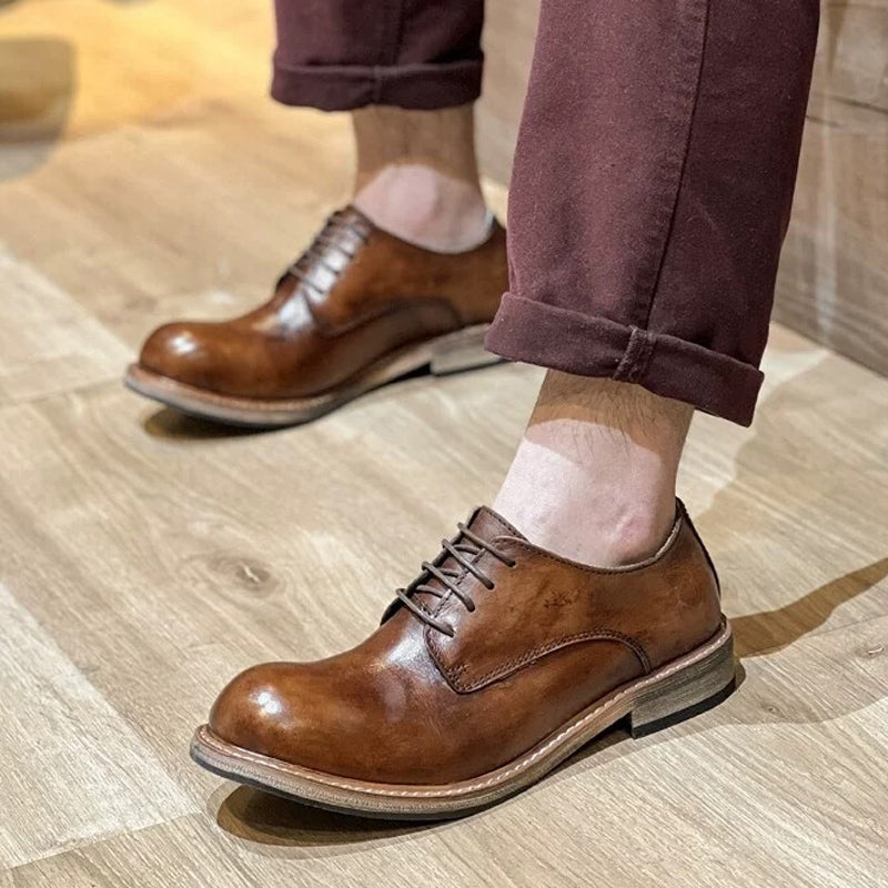 Brown lace-up British men's casual shoes