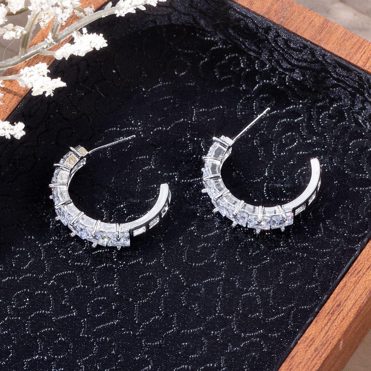Personalized three-dimensional full diamond light luxury earrings