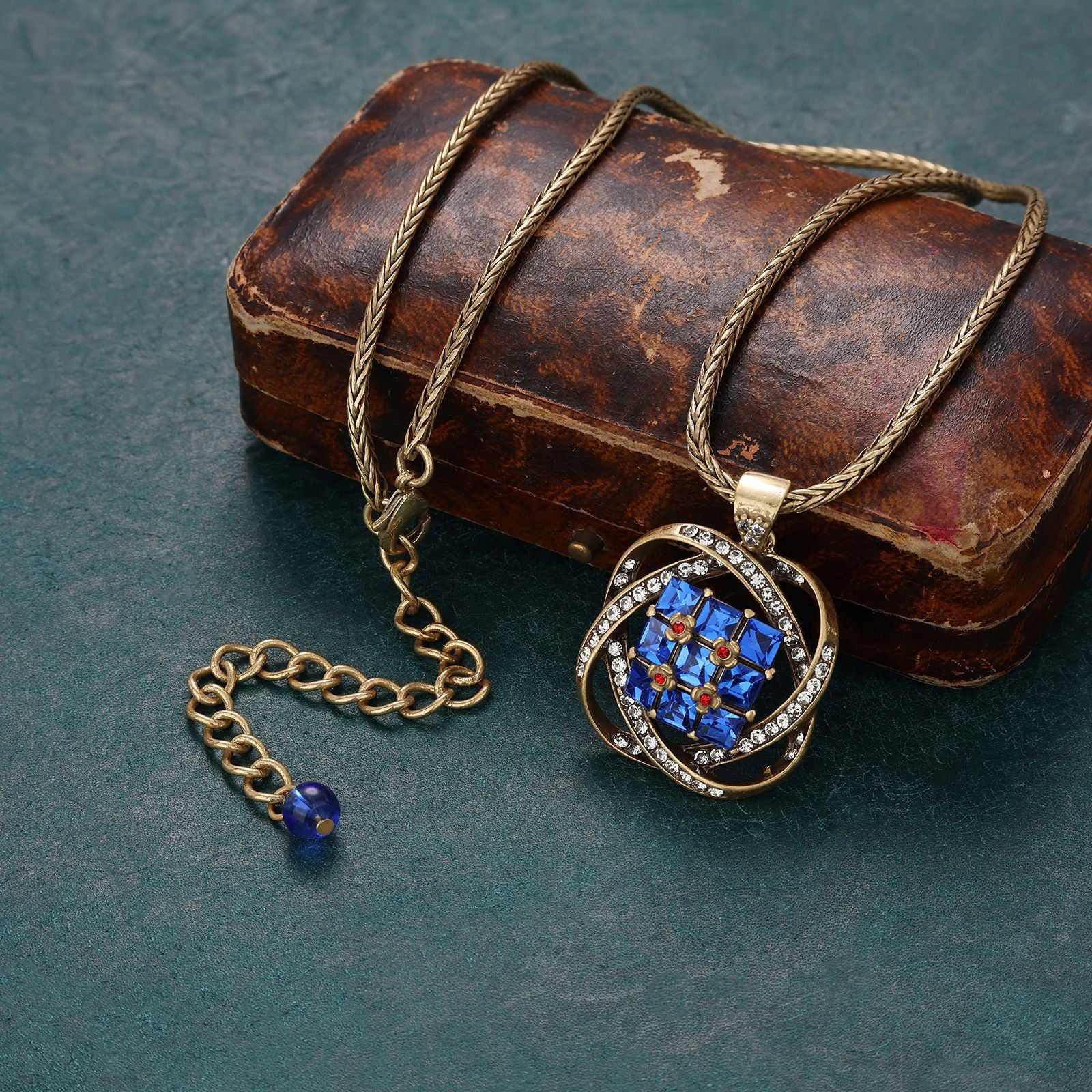 Light luxury retro sapphire earrings