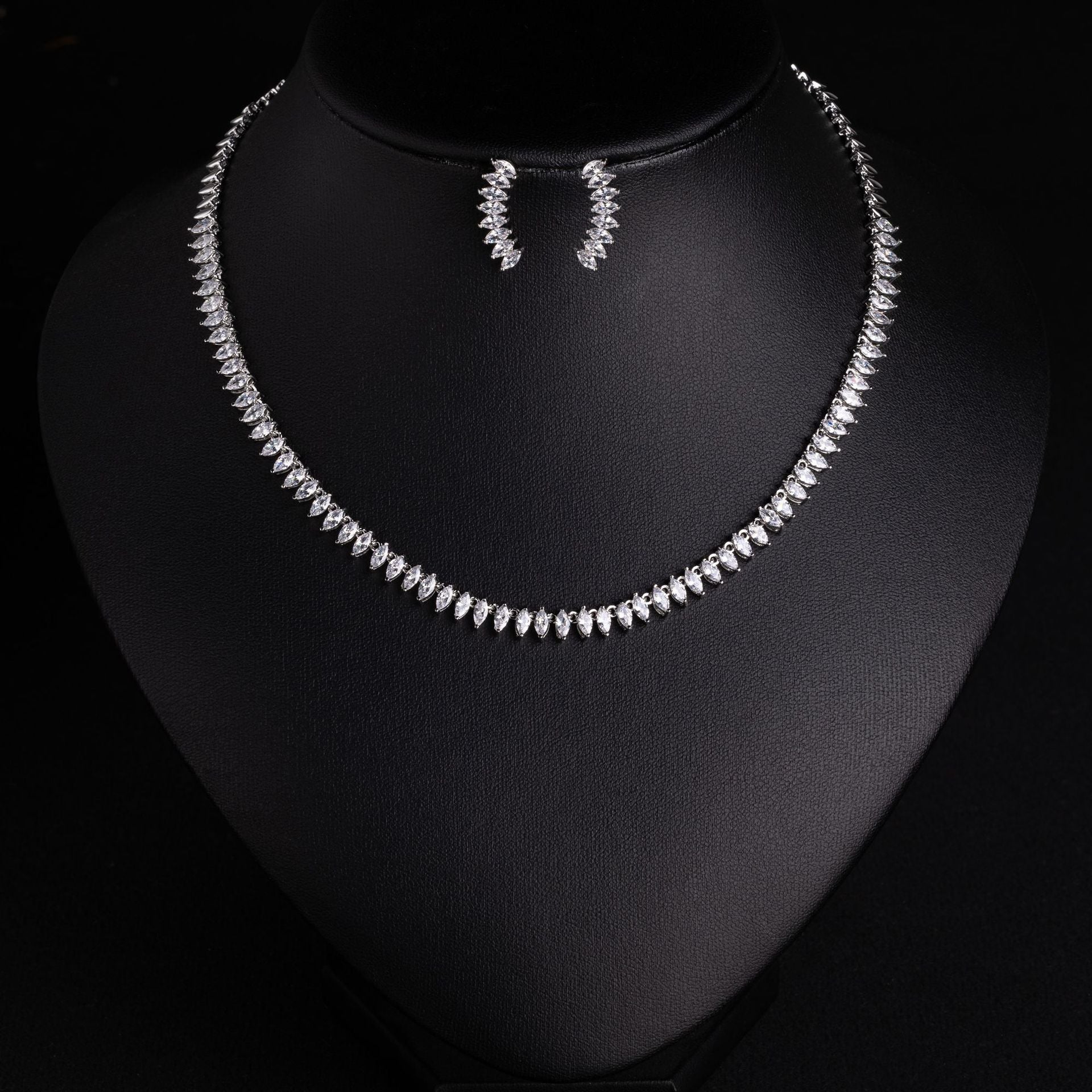 Luxury Clear Crystal Necklace Earrings Set – Elegant Bridal Jewelry for Women
