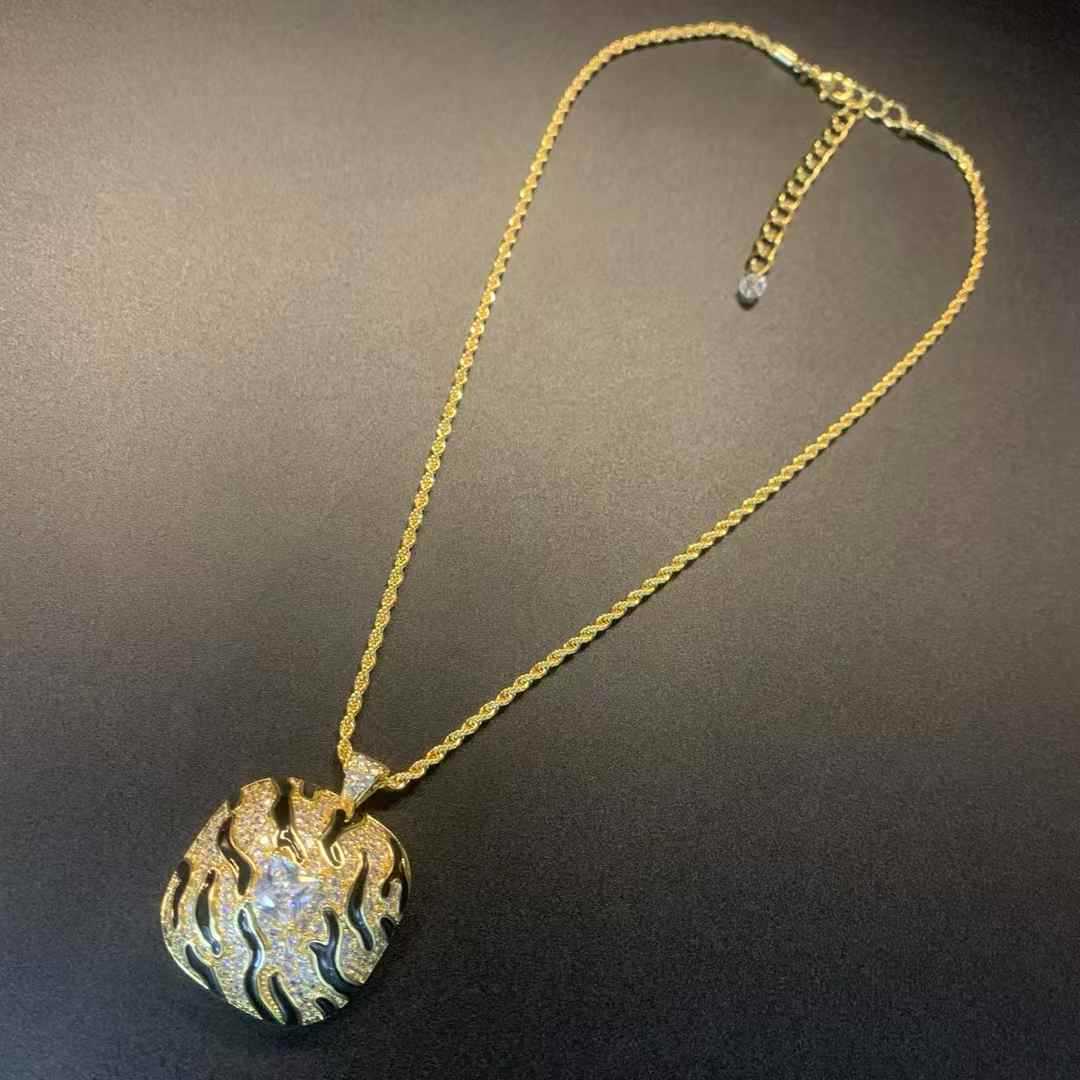 Retro light luxury small sugar cube shape stud earrings, necklace, ring set.