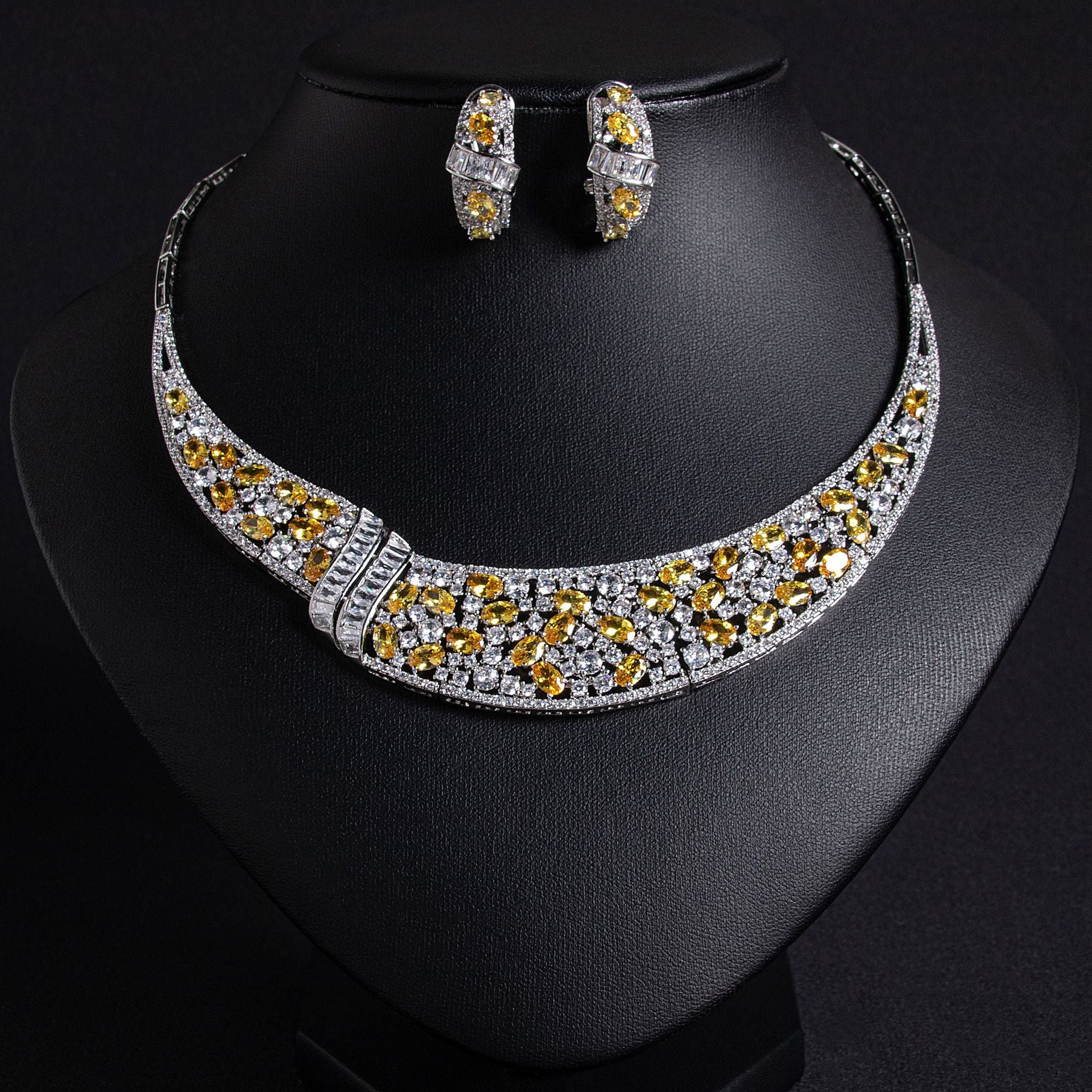 Stylish and luxurious snake bone full of zircon necklace