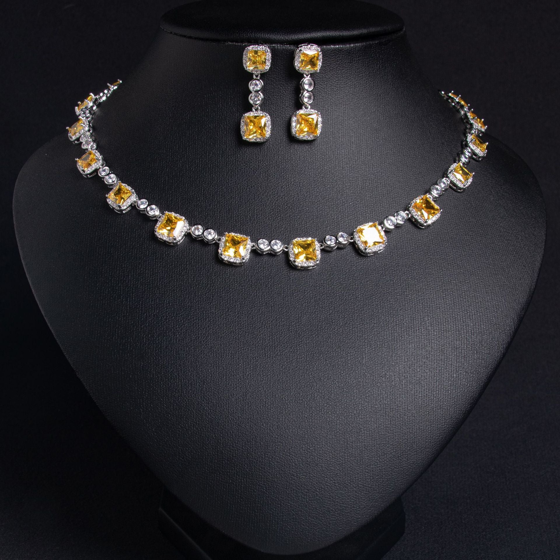 Parure Collier et Boucles d'Oreilles de Luxe en Cristal Carré Jaune pour Tenue de Soirée