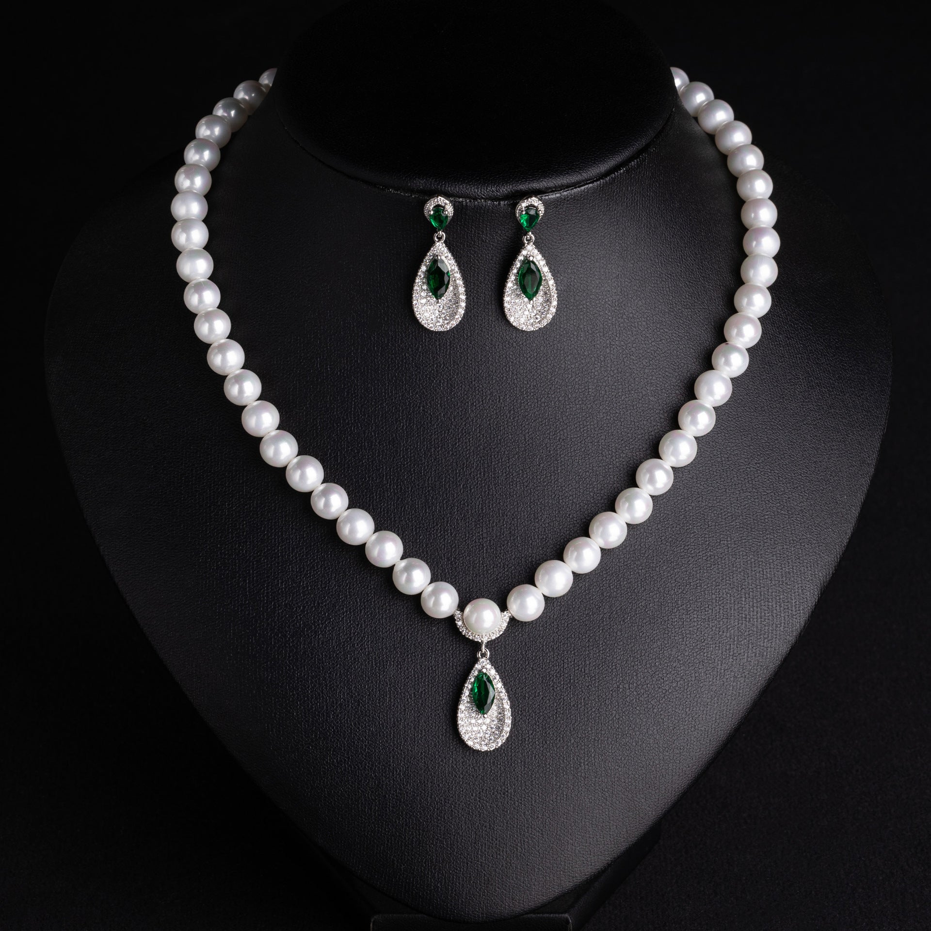 Luxury White Pearl Necklace Set – Emerald Green Drop Earrings Jewelry