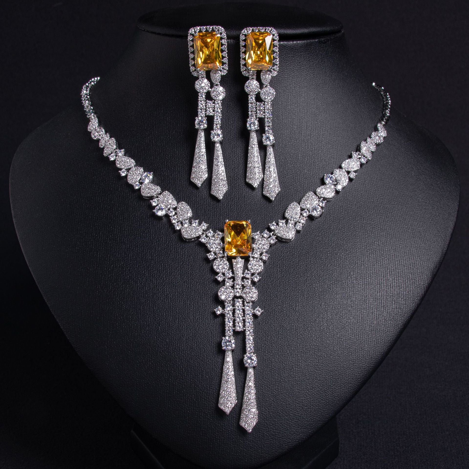 Luxury Emerald Green Crystal Tassel Necklace and Earrings Jewelry Set for Women