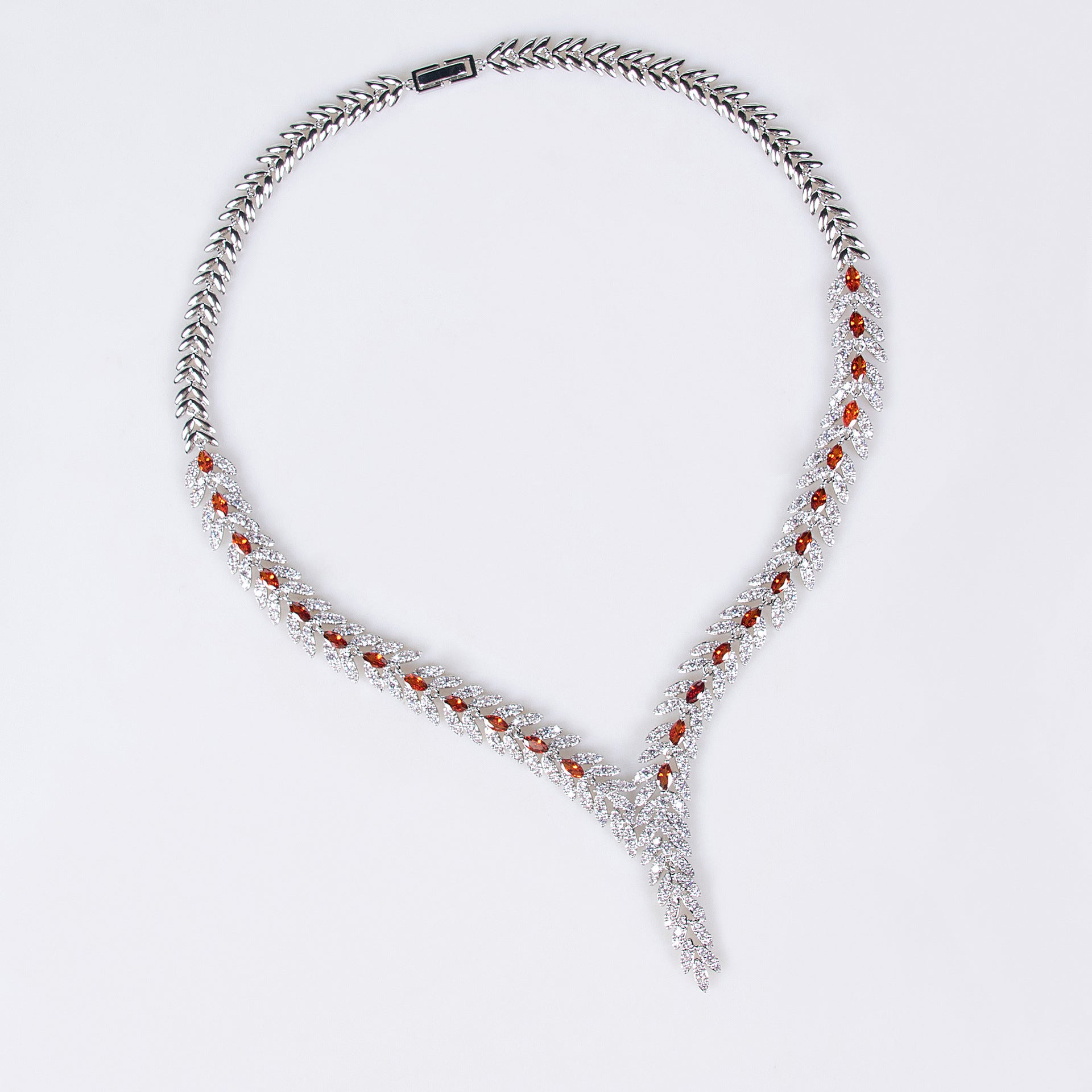 Parure de bijoux de luxe en cristal rouge feuille – Collier et boucles d'oreilles étincelants pour événements formels