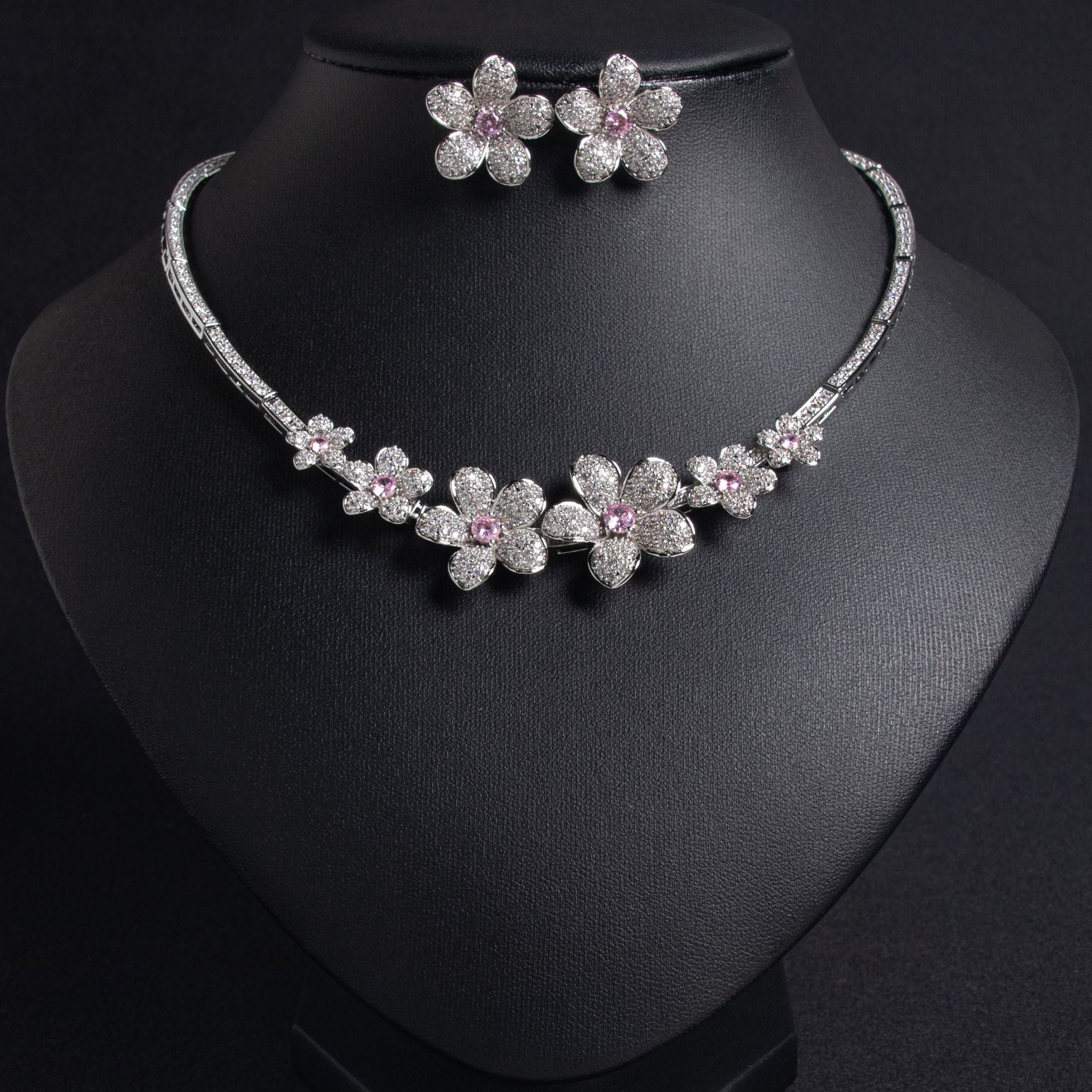Luxury Emerald Green Floral Necklace Set for Women – Sparkling Flower Jewelry with Matching Earrings