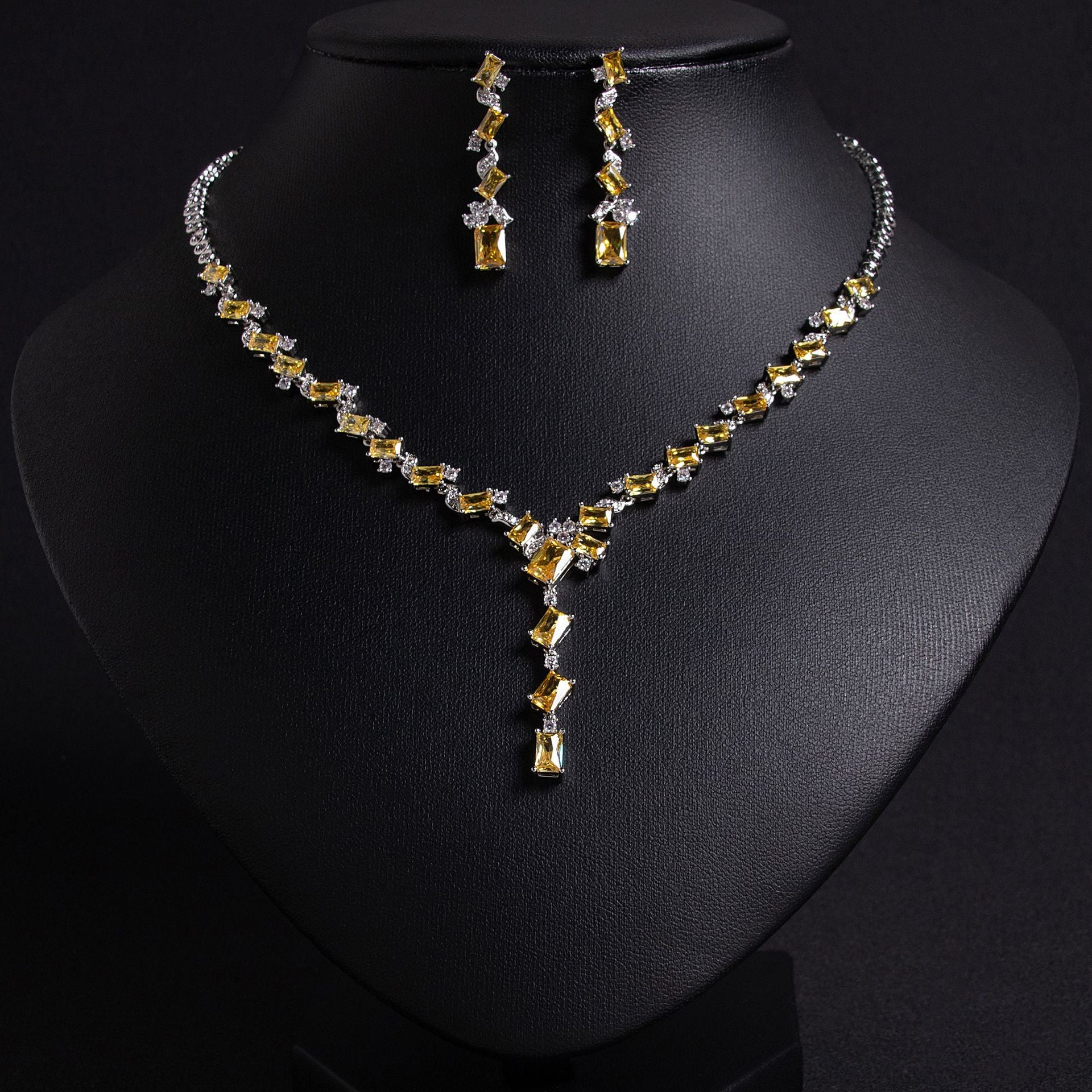 Luxury Emerald Crystal Necklace Earrings Set – Elegant Green Gemstone Jewelry for Women
