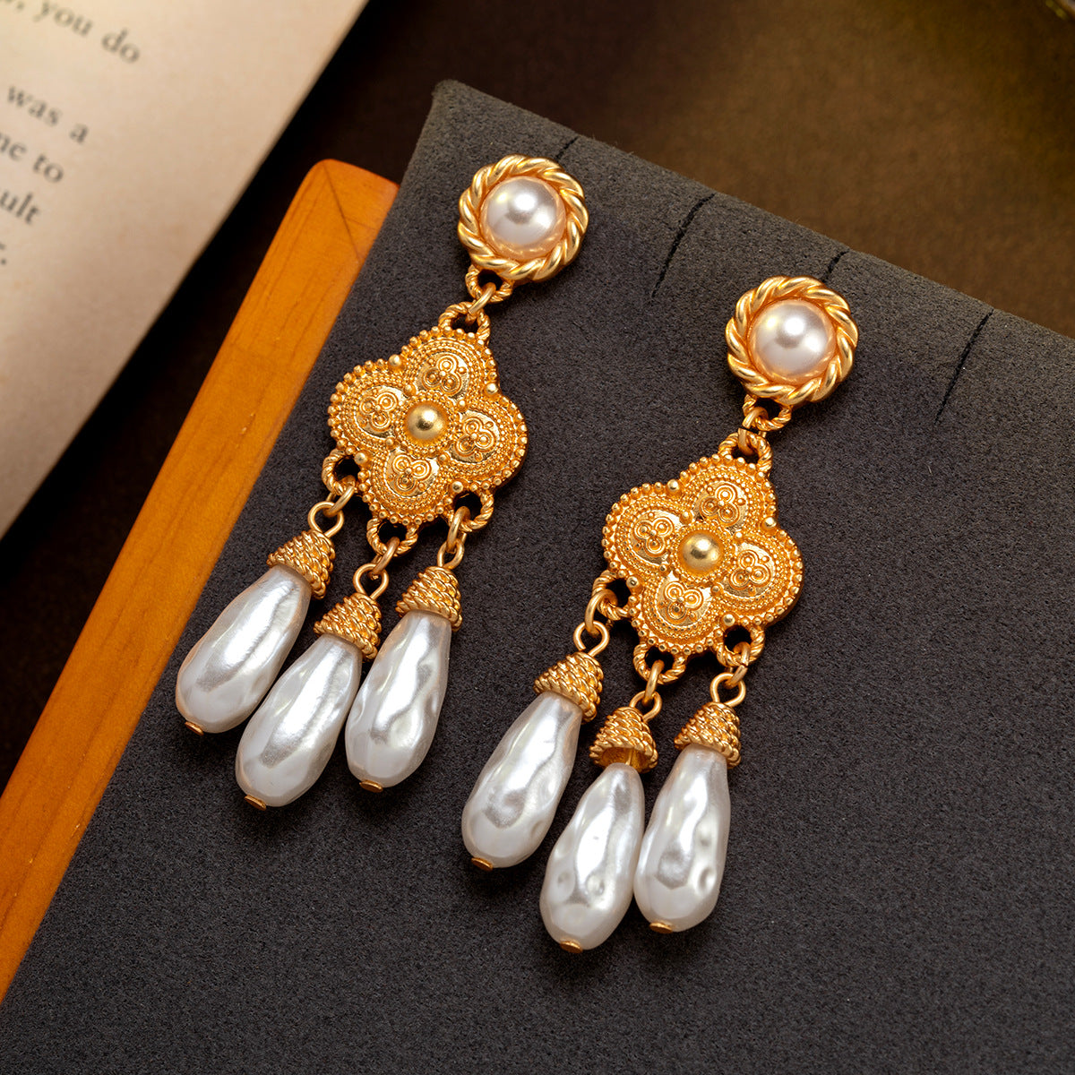 Grandes boucles d'oreilles simples de luxe léger, boucles d'oreilles rondes unies