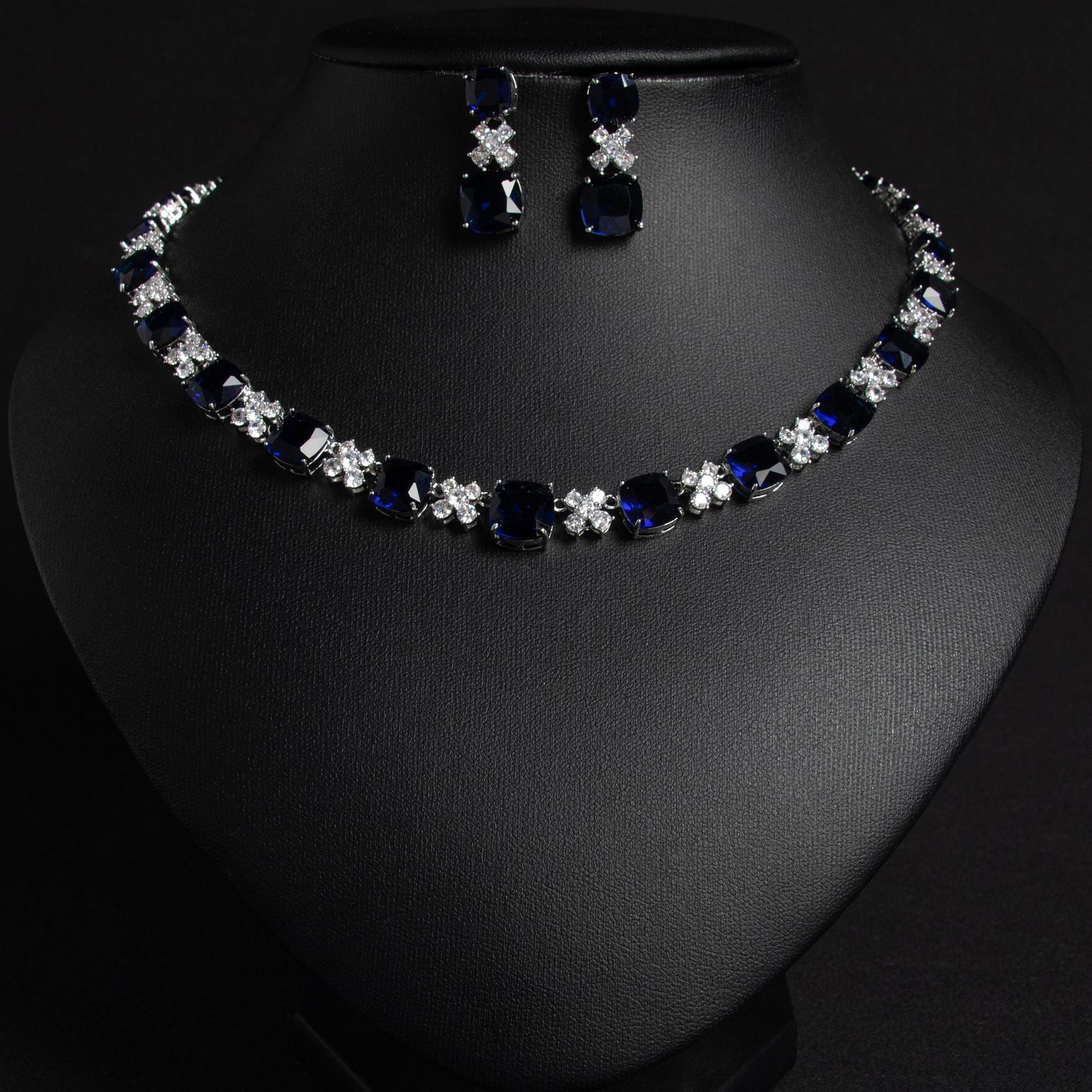 Parure Collier et Boucles d'Oreilles Élégante en Cristal Rose – Bijoux de Luxe Minimalistes pour Femme