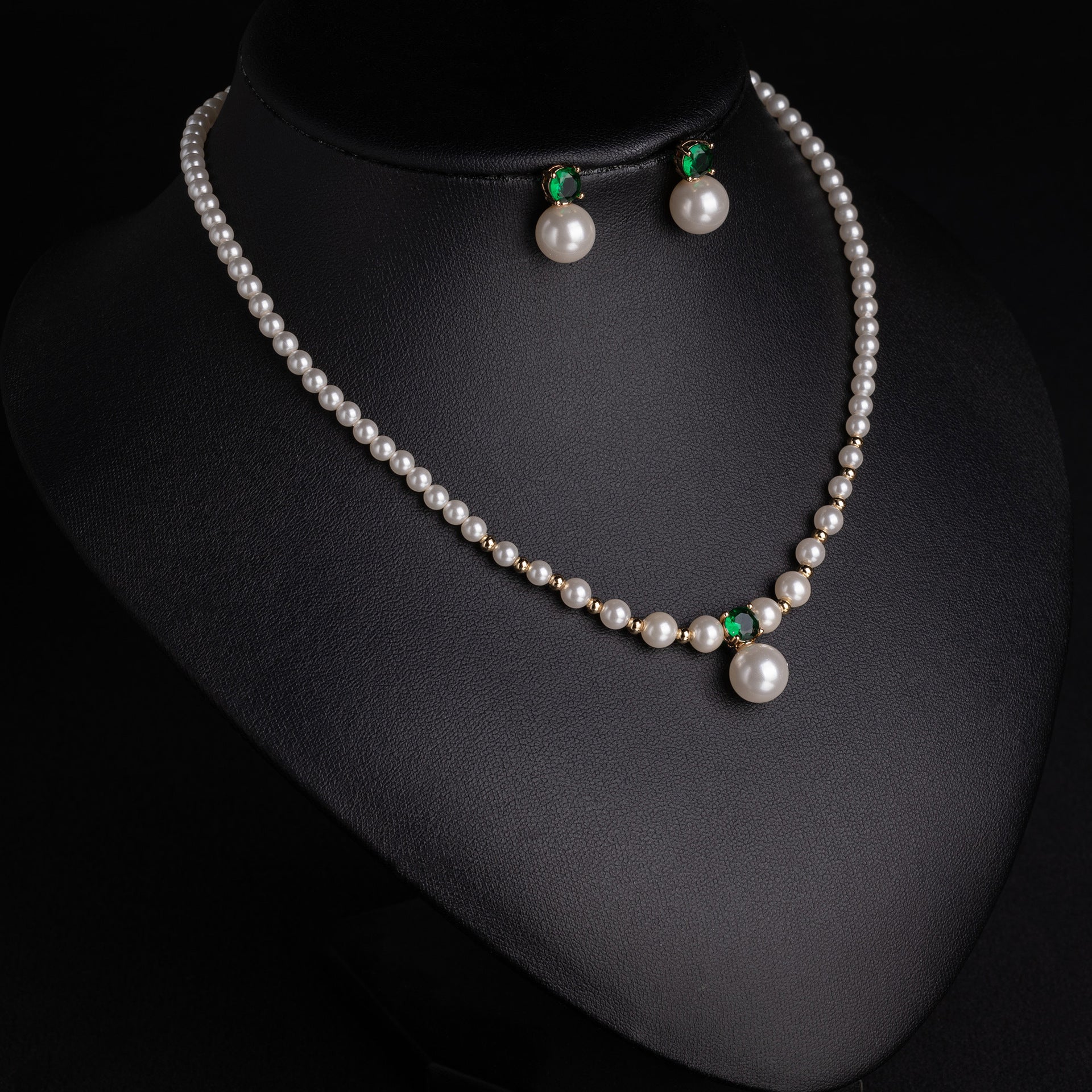 Elegant Pearl Emerald Necklace Earrings Set – Classic Jewelry for Women
