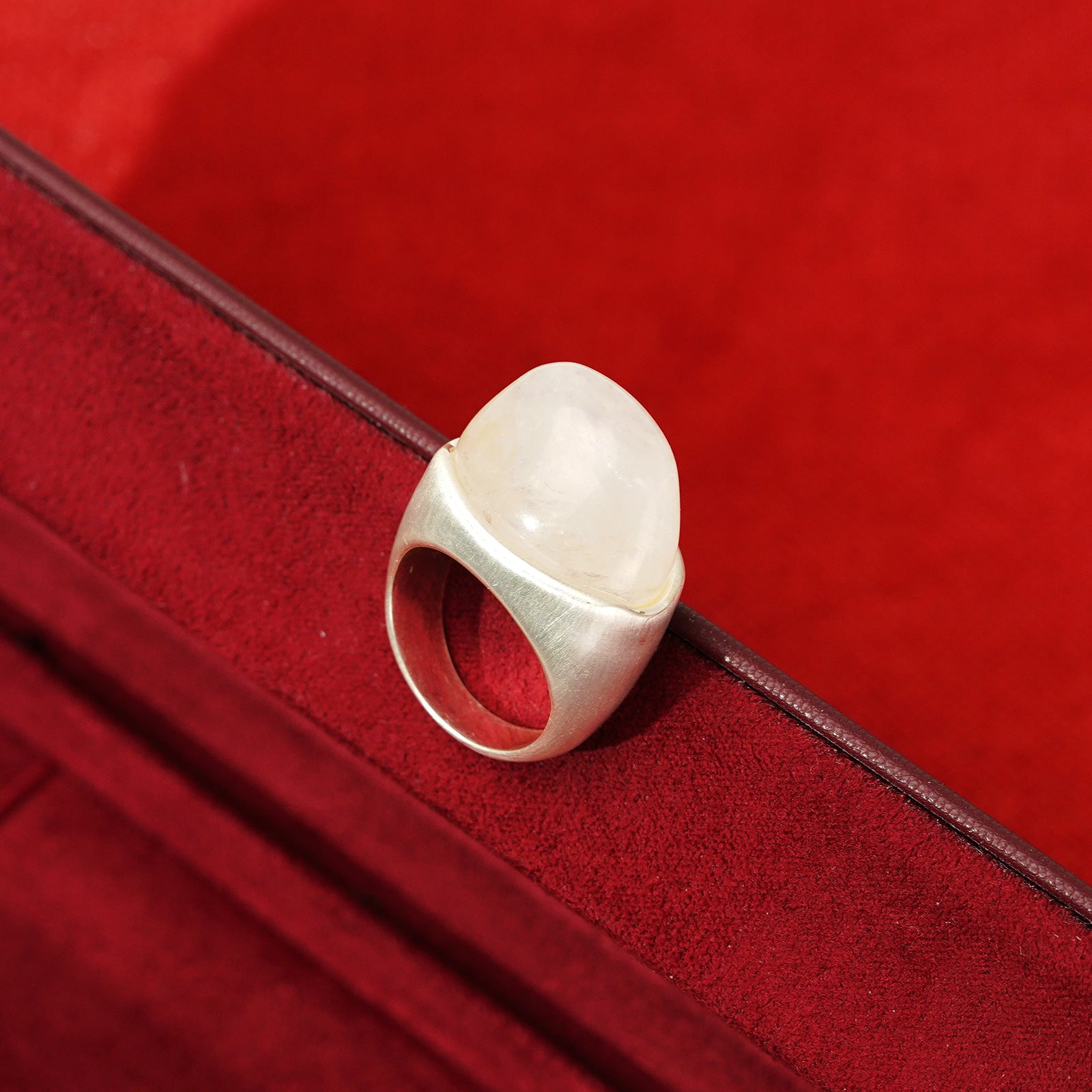 Simple light luxury white gemstone set