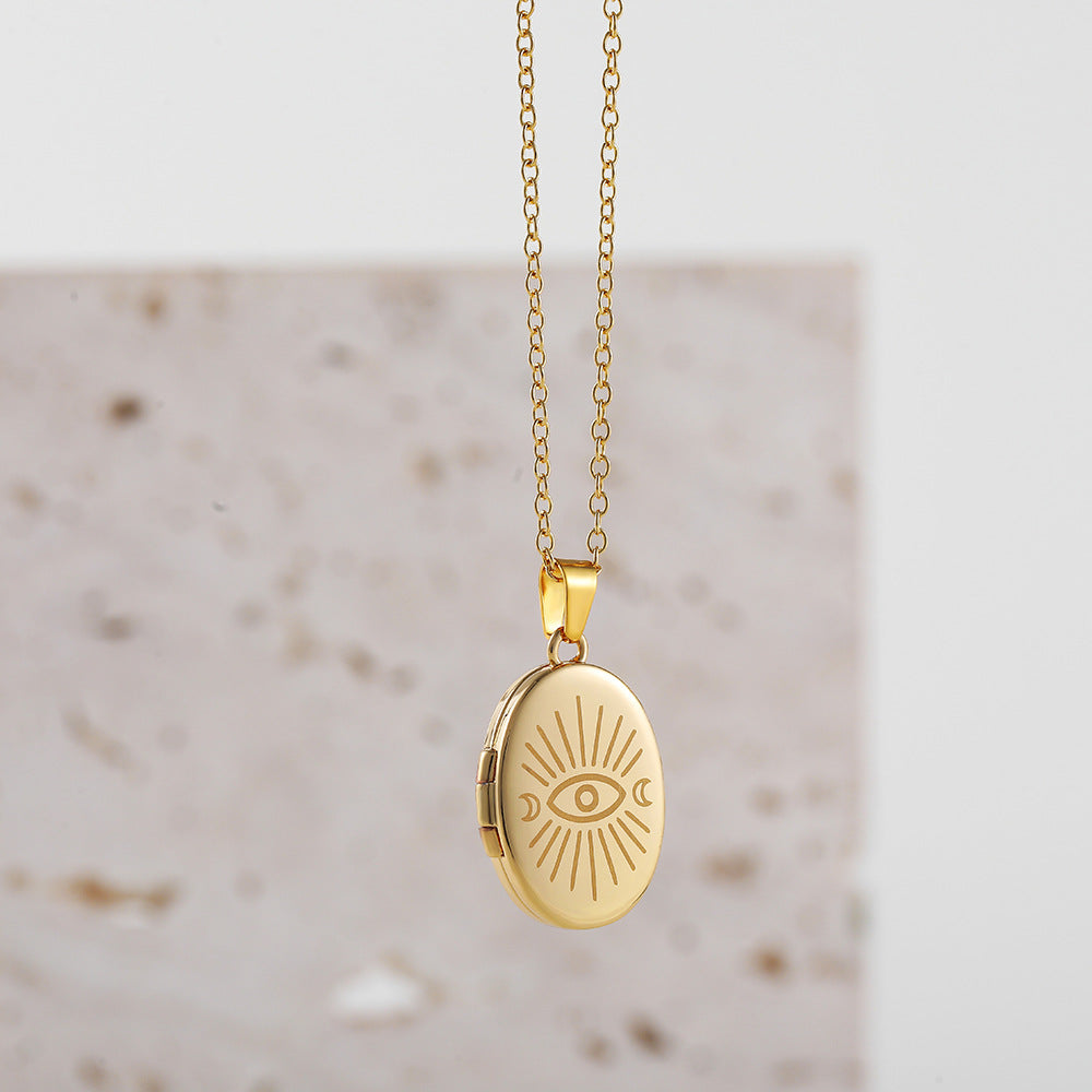 18K Gold Vintage Openable Photo Frame Necklace