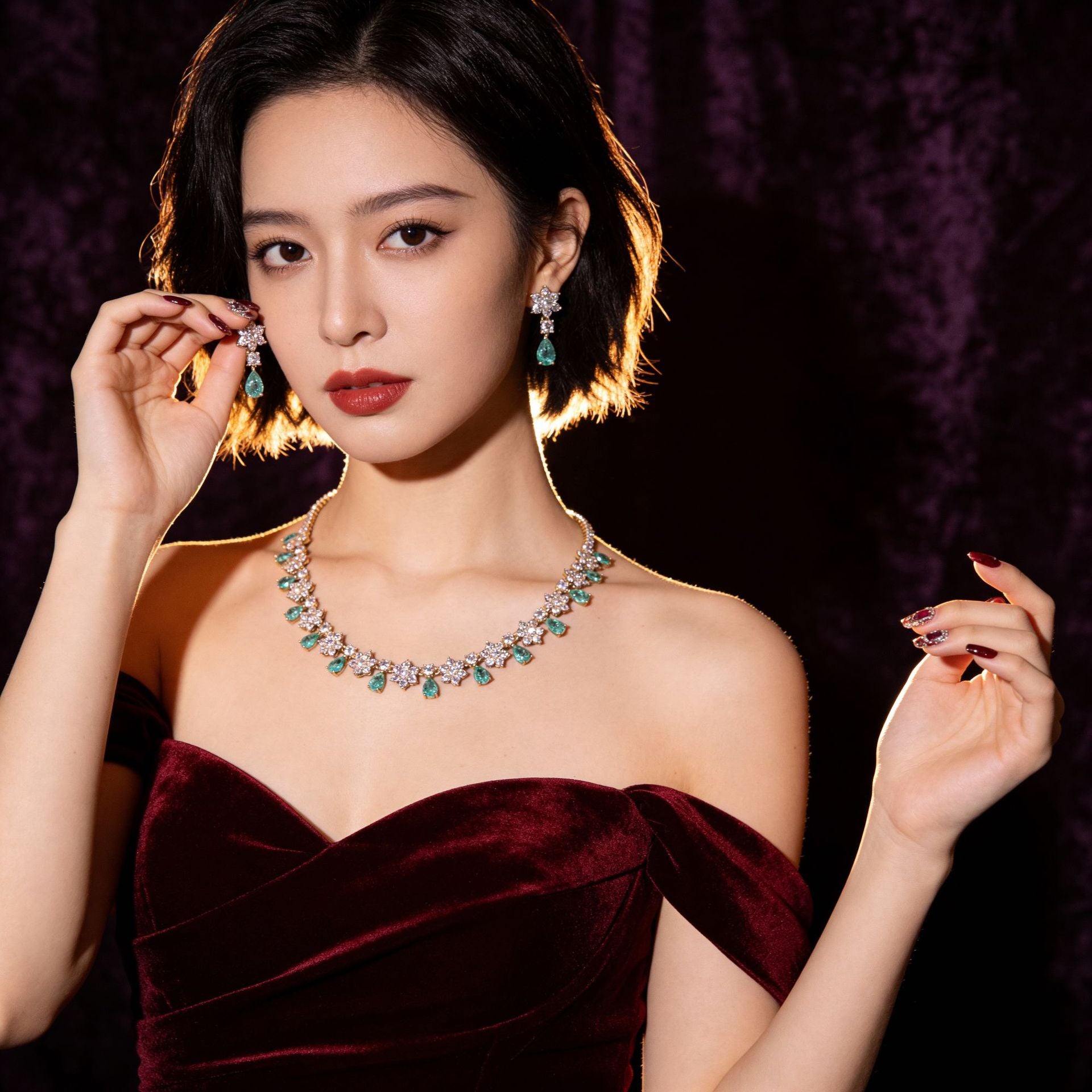 Parure collier et boucles d'oreilles élégante en cristal de rubis