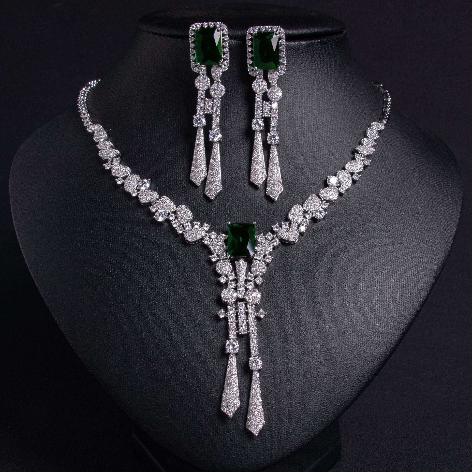Luxury Emerald Green Crystal Tassel Necklace and Earrings Jewelry Set for Women