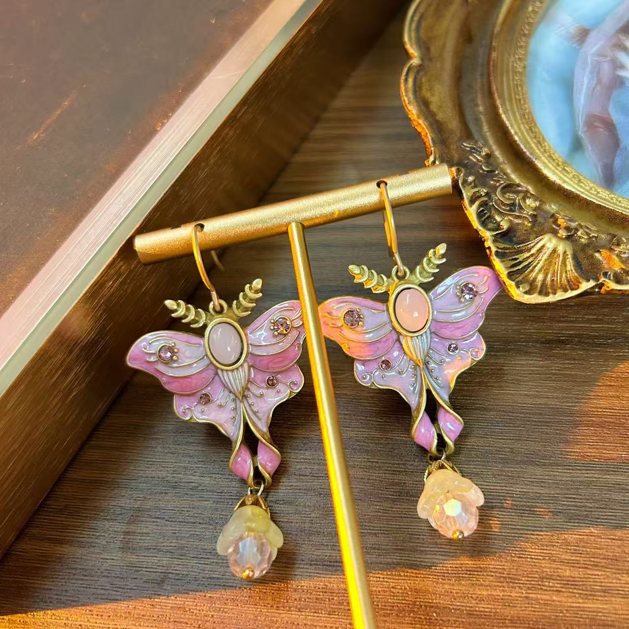 Ensemble Collier et Boucles d'Oreilles Émail Papillon Rose Médiéval