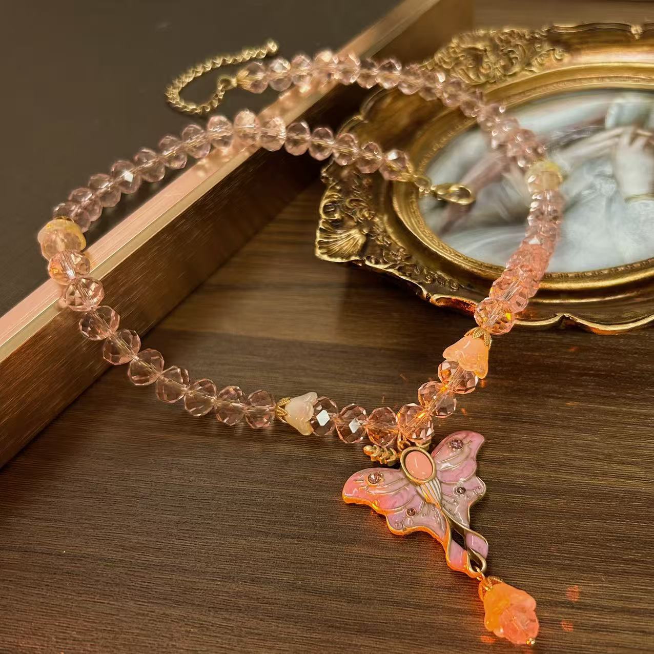 Ensemble Collier et Boucles d'Oreilles Émail Papillon Rose Médiéval