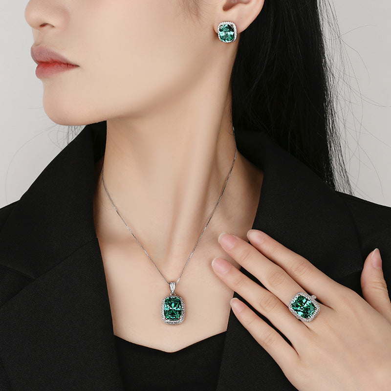 Parure de bijoux en cristal vert de luxe – Collier avec pendentif, bague et boucles d'oreilles pour femme
