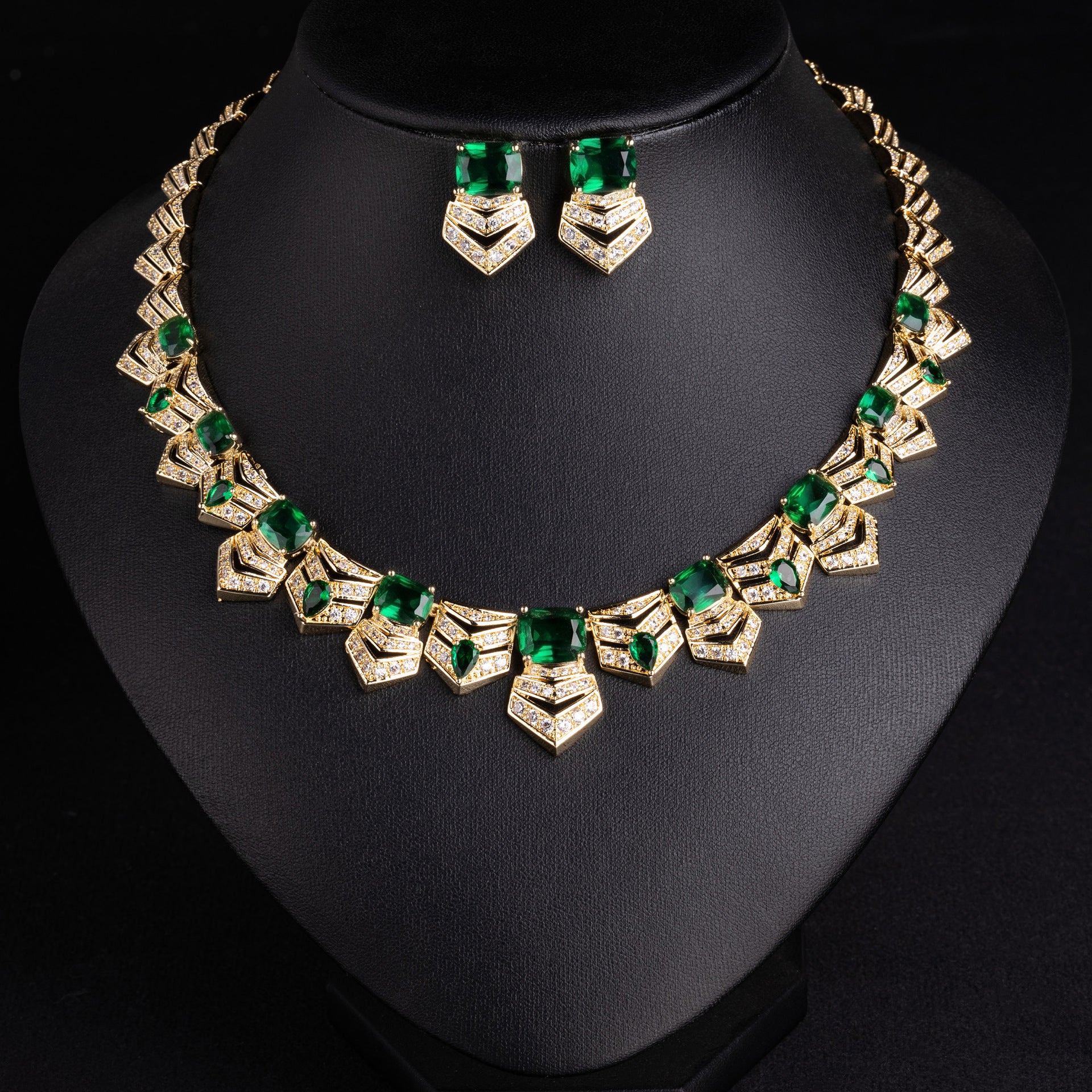 Luxury Emerald Green Crystal Necklace Set for Women – Royal Style Statement Jewelry with Earrings