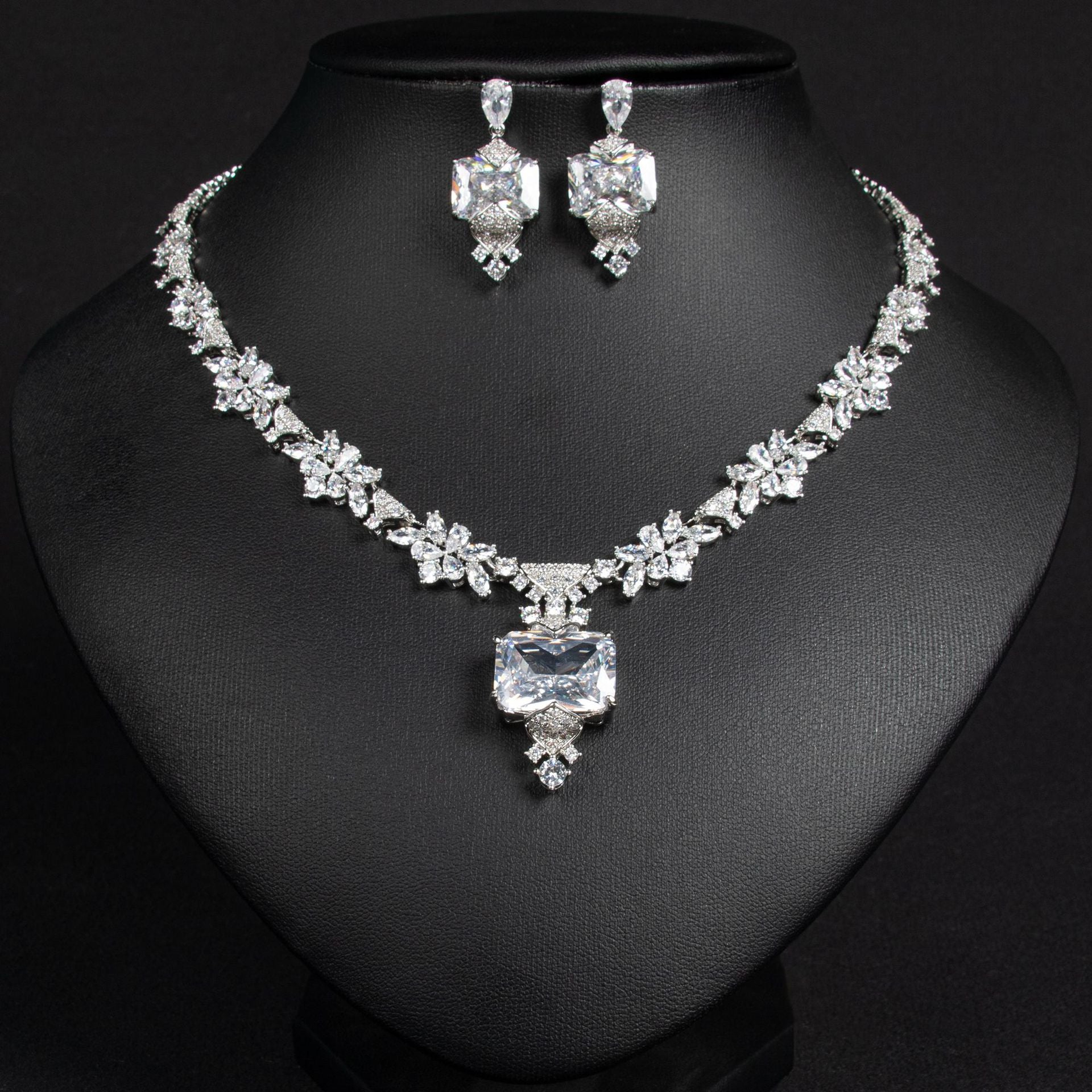 Luxury Sapphire Blue Gemstone Necklace Set for Women – Floral Statement Jewelry with Matching Earrings