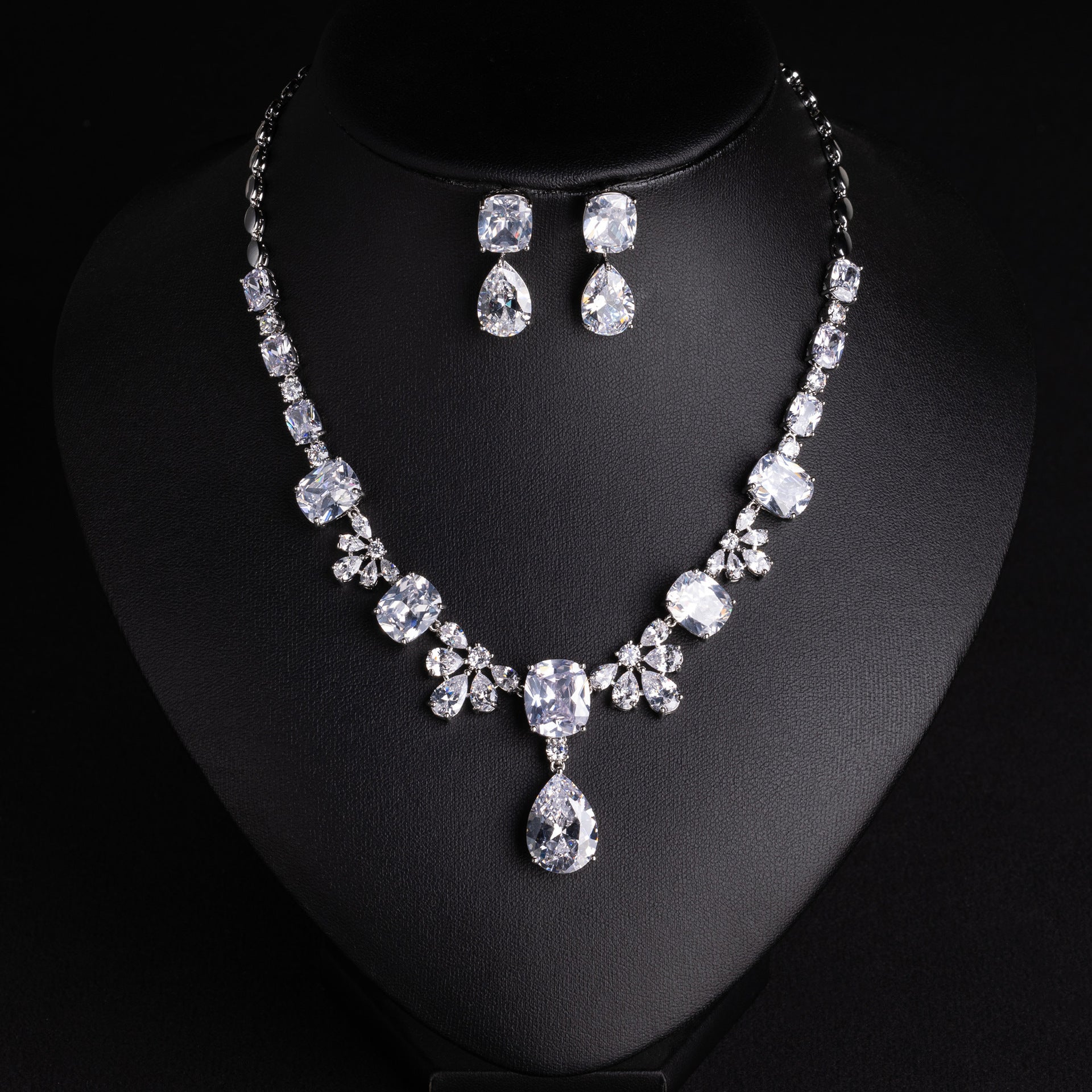 Royal Ruby Red Crystal Necklace Set – Elegant Drop Earrings Jewelry