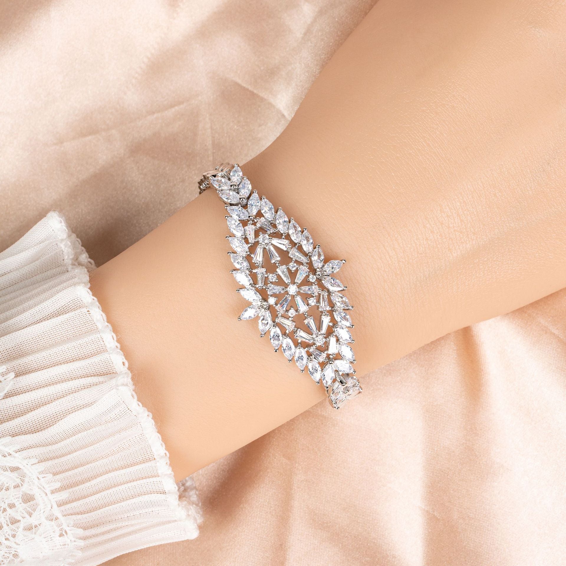 Luxury Silver Crystal Leaf Bracelet – Elegant Statement Jewelry for Women