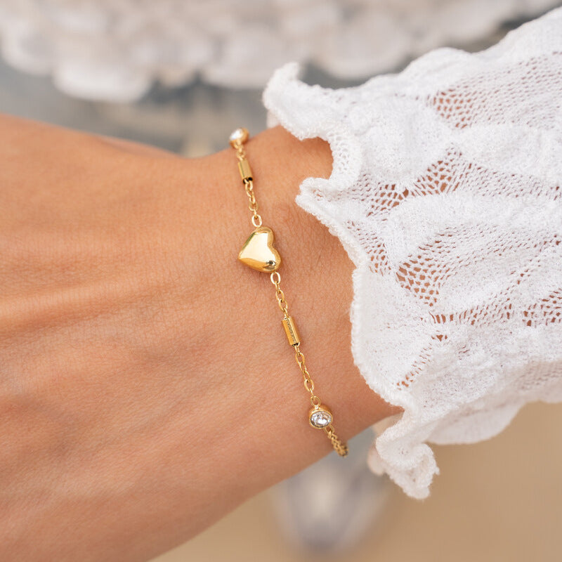 Light luxury zircon gold-plated bracelet.