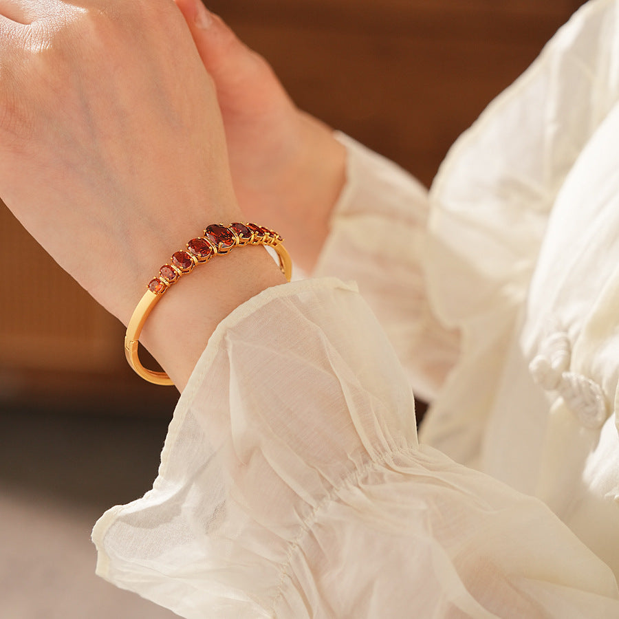 Stylish retro zircon bracelet