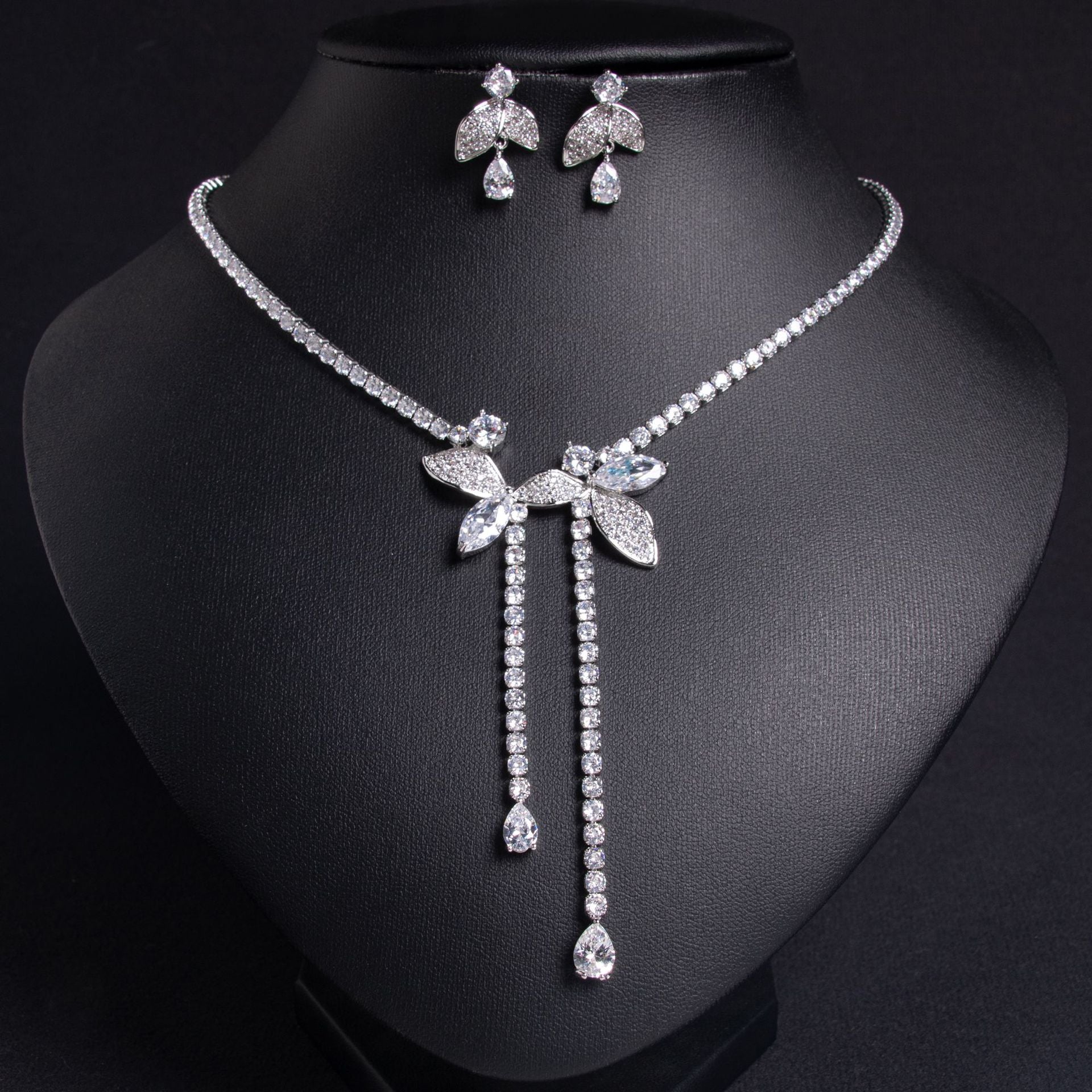 Elegant Green Leaf and Red Teardrop Necklace Set – Luxury Crystal Jewelry for Women