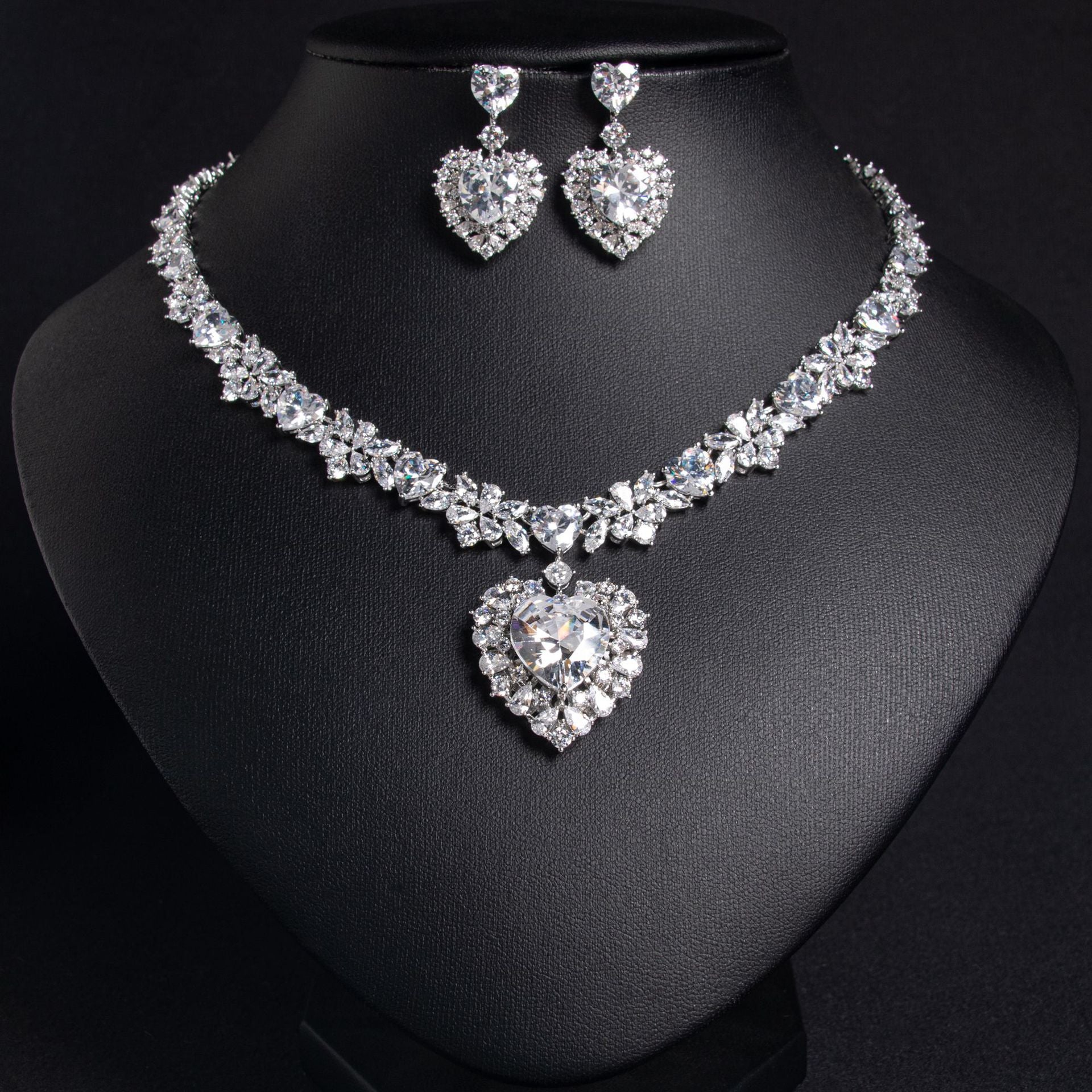 Parure Collier et Boucles d'Oreilles Cœur Cristal Vert Émeraude Luxe