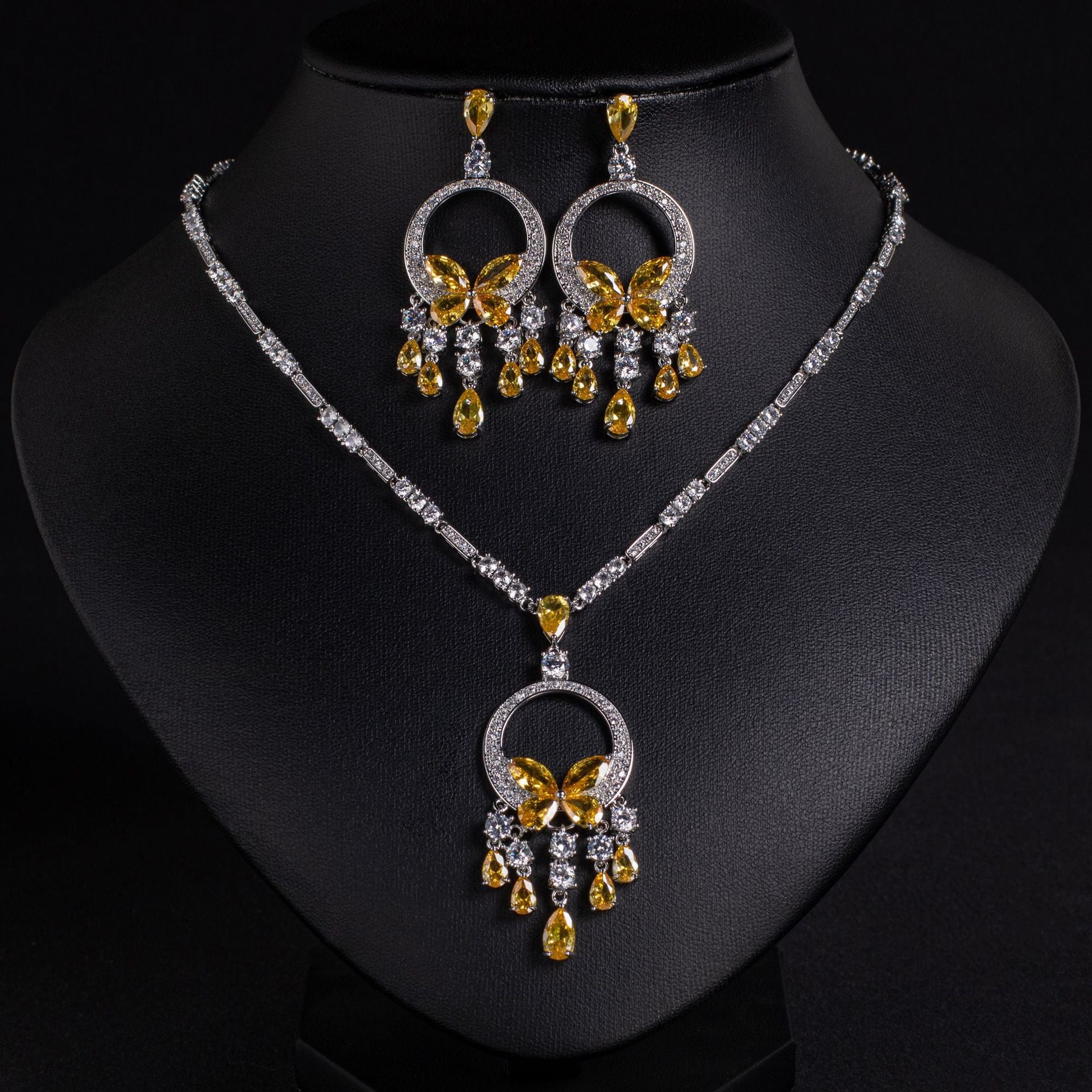 Parure de bijoux de luxe papillon en cristal – Élégant collier pendentif et boucles d'oreilles