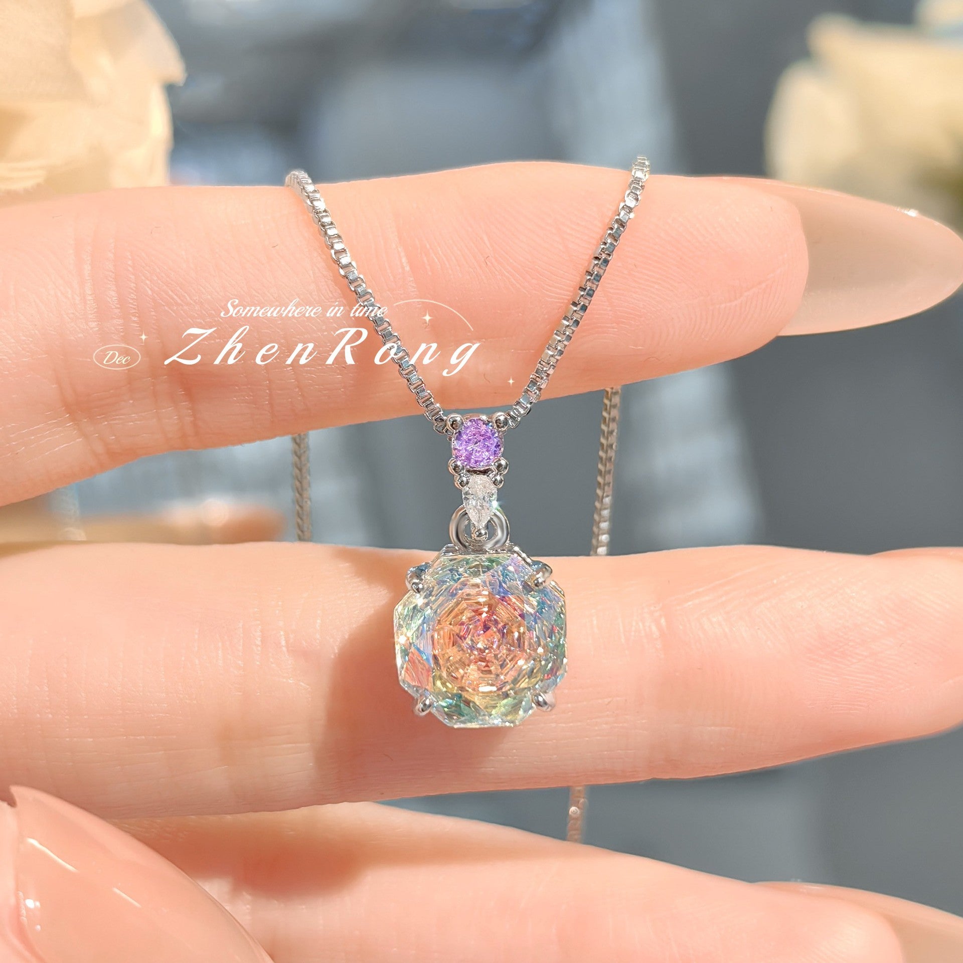 Collier coloré en diamant à haute teneur en carbone Rose du Millénaire Octogonale