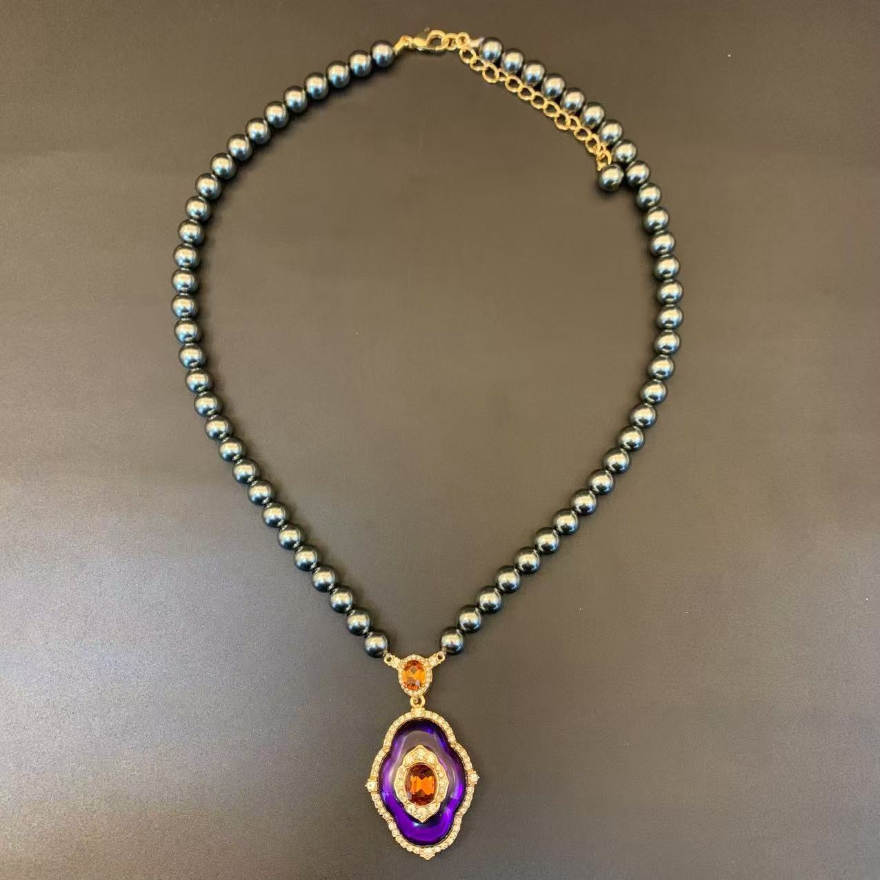 Ensemble collier, boucles d'oreilles et bague clous rétro style cour littéraire