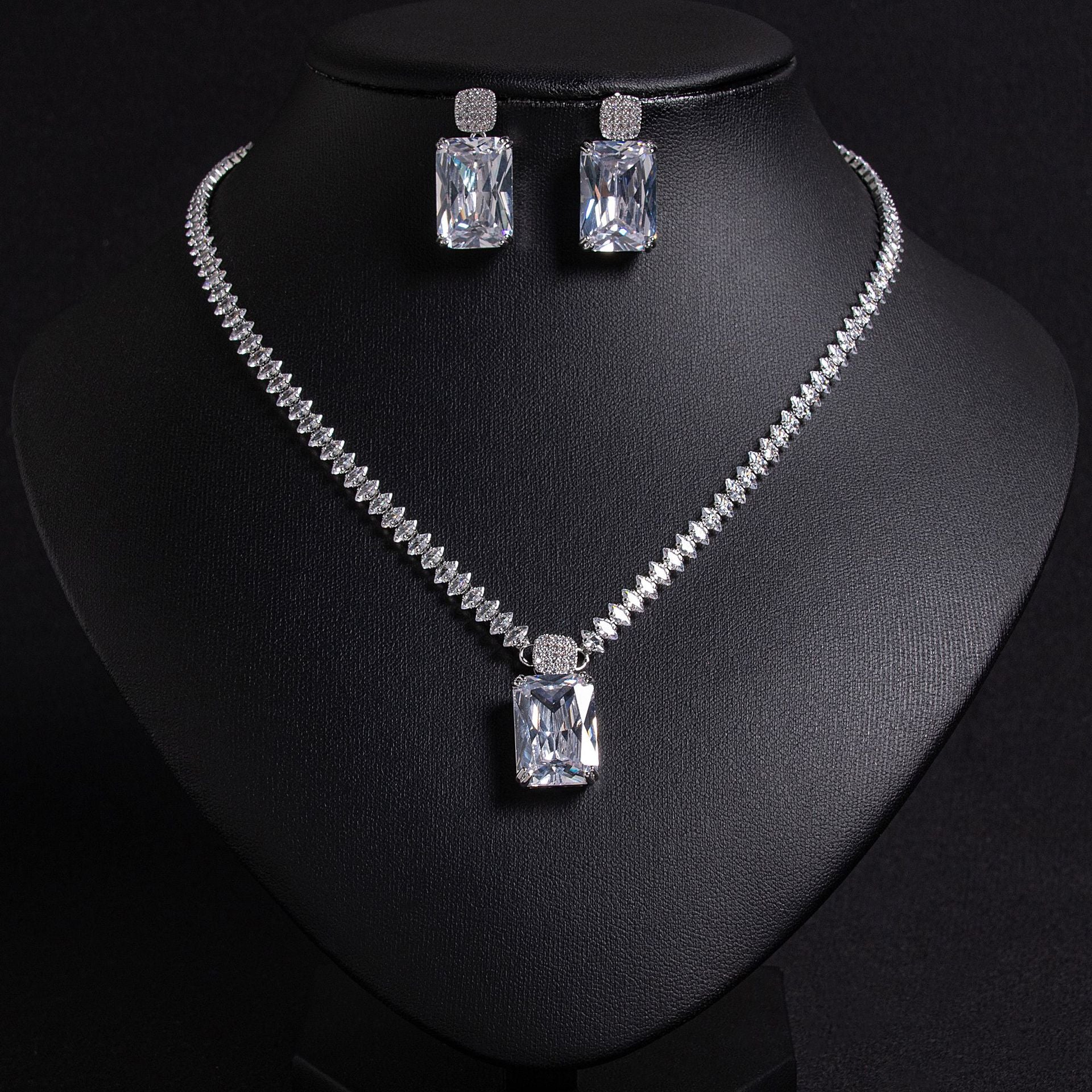 Luxury Emerald Green Rectangular Gemstone Necklace Set for Women – Matching Drop Earrings