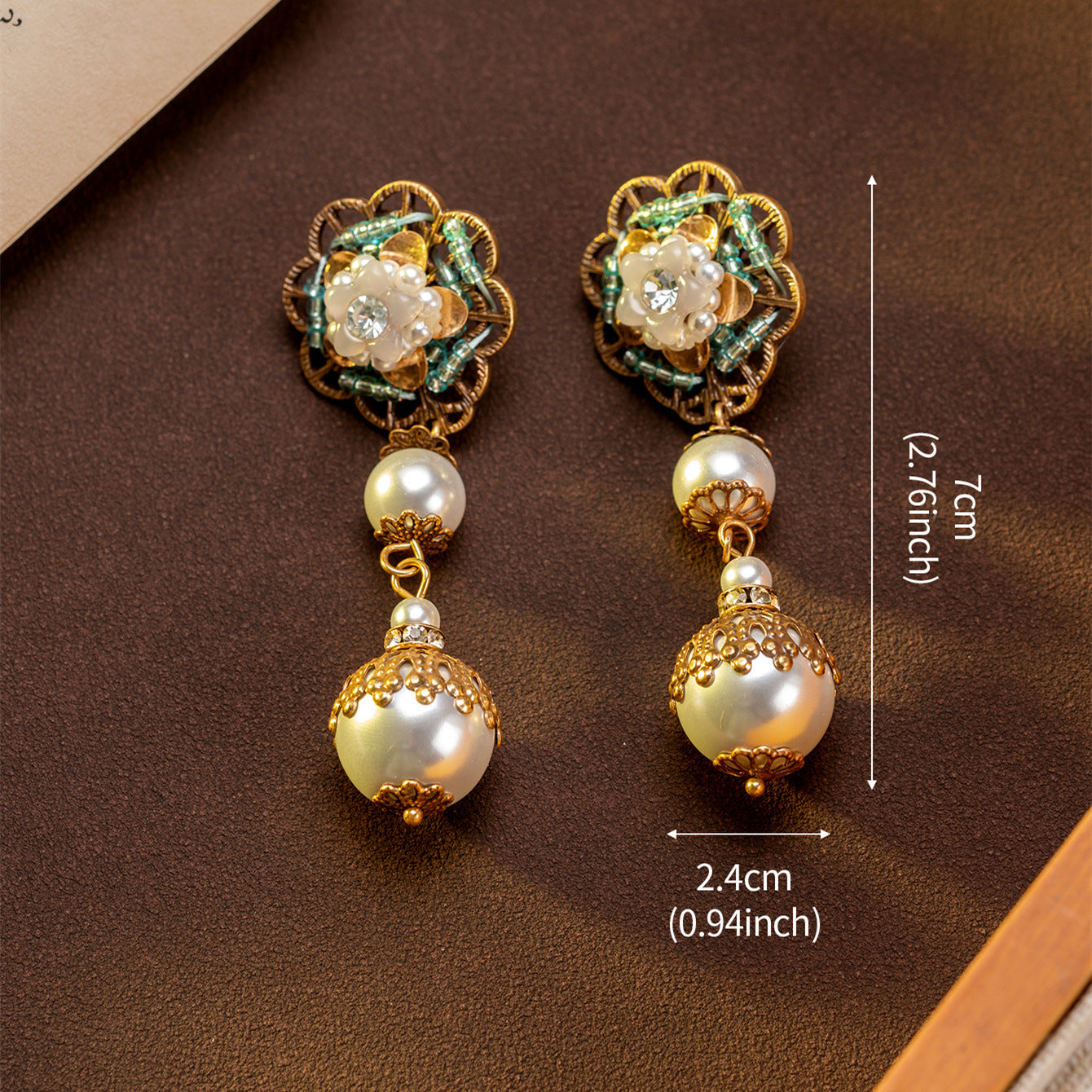 Boucles d'oreilles pendantes vintage florales avec perles pour femmes