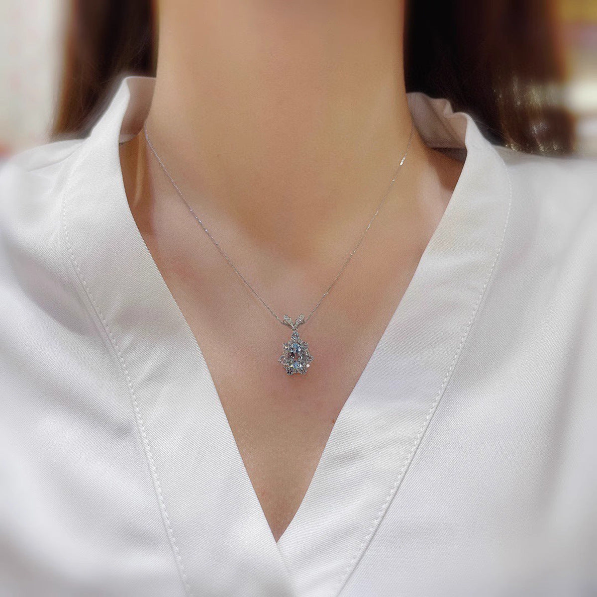Water drop sapphire necklace