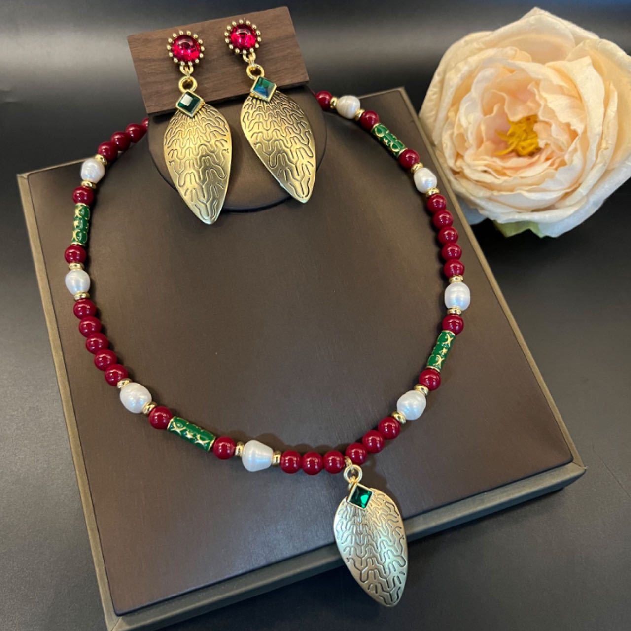 Freshwater pearl enamel relief leaf zircon necklace series