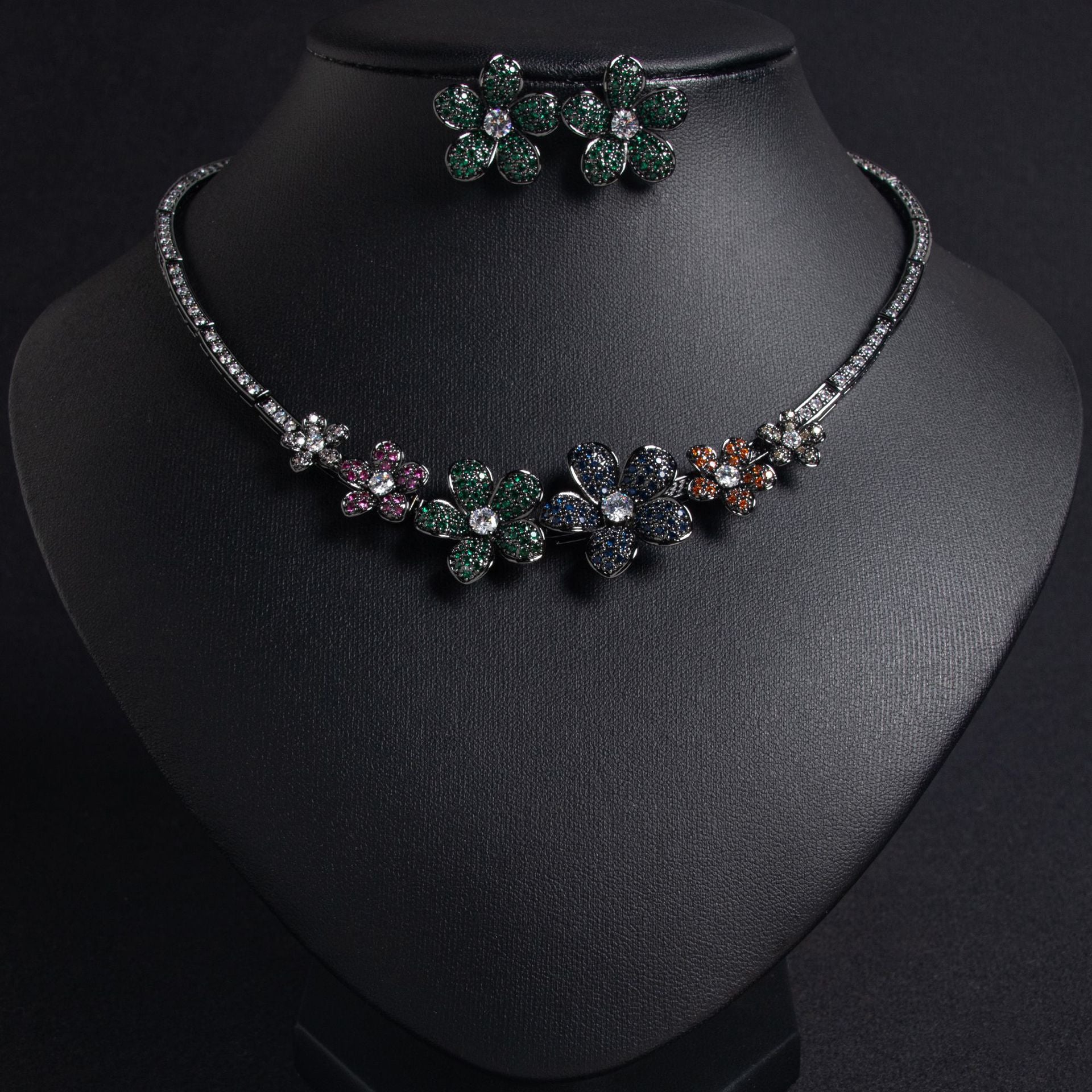 Luxury Emerald Green Floral Necklace Set for Women – Sparkling Flower Jewelry with Matching Earrings