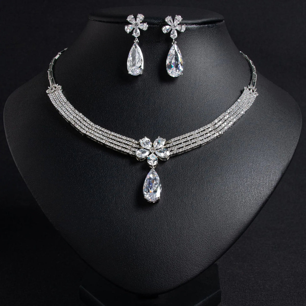 Fashion zircon bow water drop necklace light luxury niche dinner party wind collarbone chain high-end sense necklace