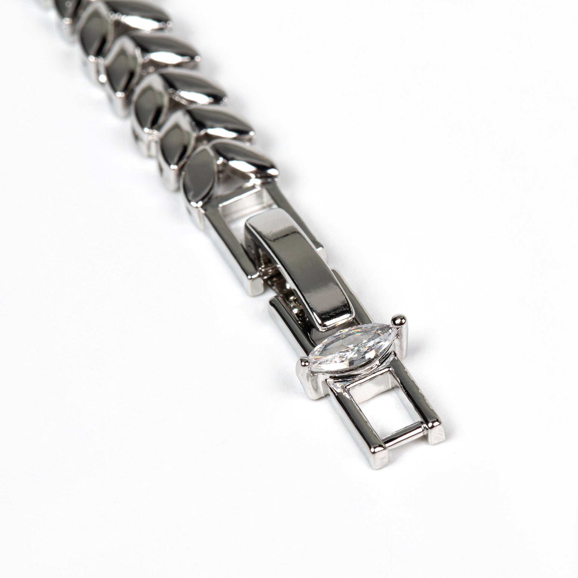 Luxury Silver Crystal Leaf Bracelet – Elegant Statement Jewelry for Women