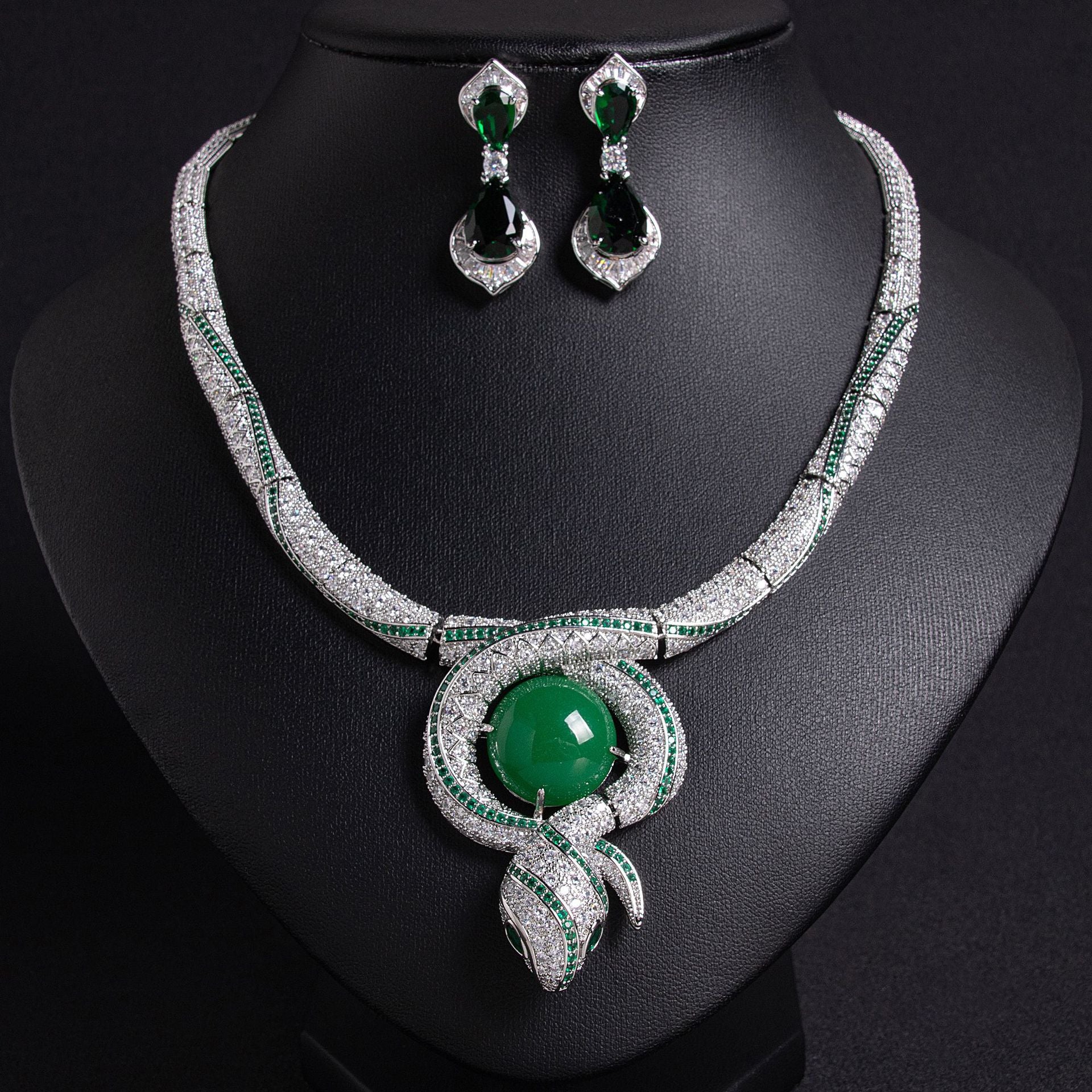 High temperament jewelry snake diamond necklace retro atmosphere light luxury style collarbone chain new women