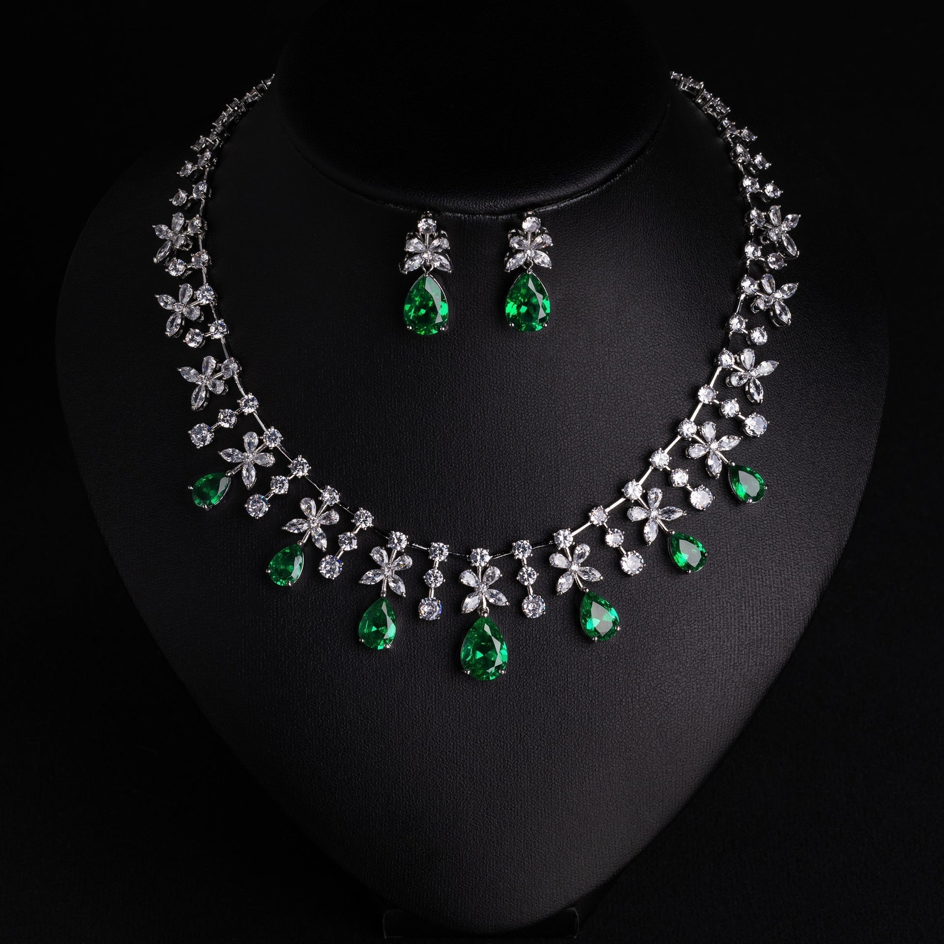 Elegant Emerald Crystal Flower Jewelry Set – Silver Necklace Earrings for Women