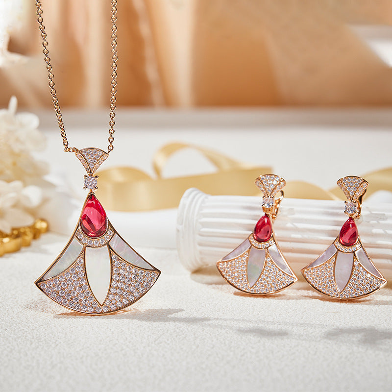 Copper gold-plated white shell small skirt gemstone necklace