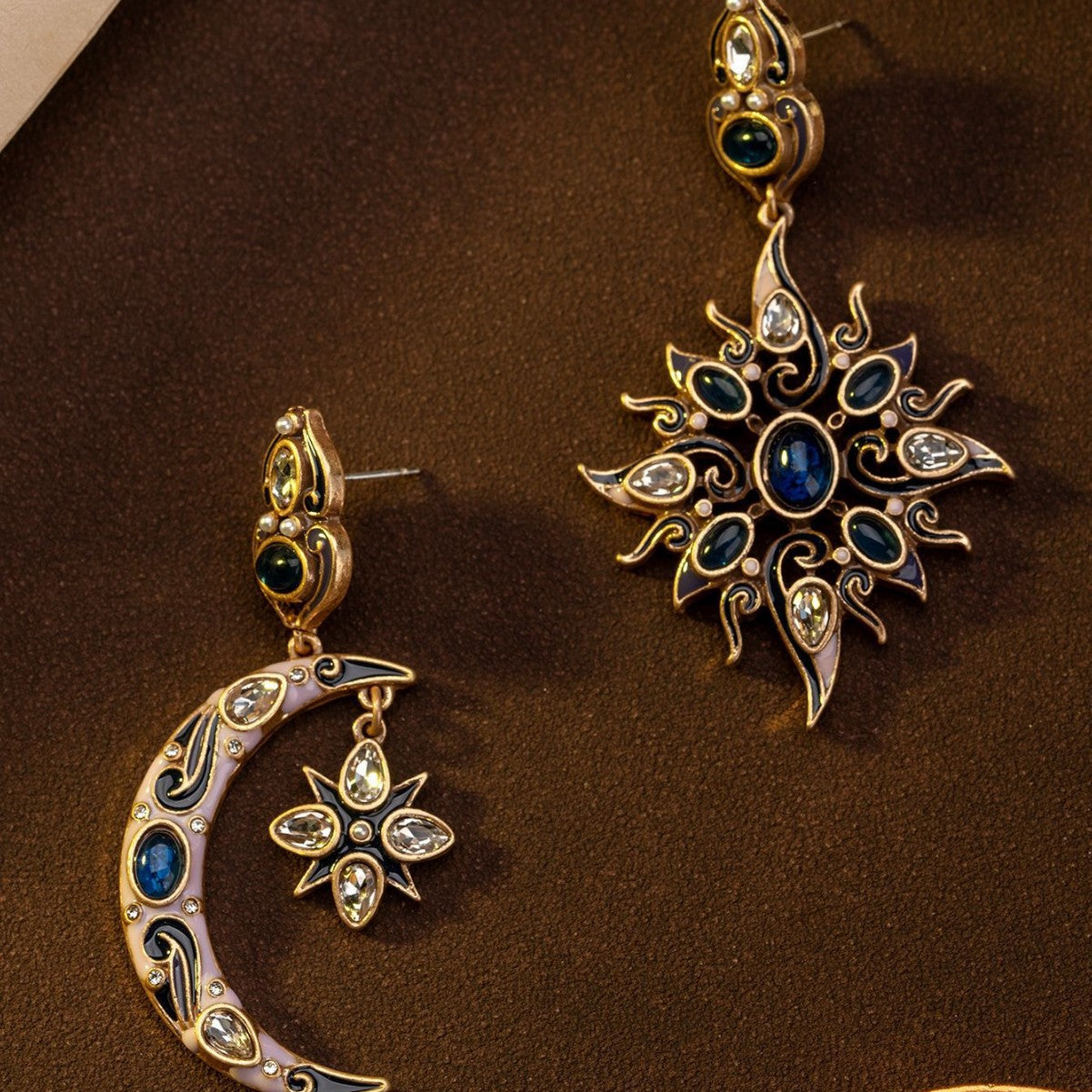 Boucles d'oreilles asymétriques médiévales, gravure lune mangue étoile