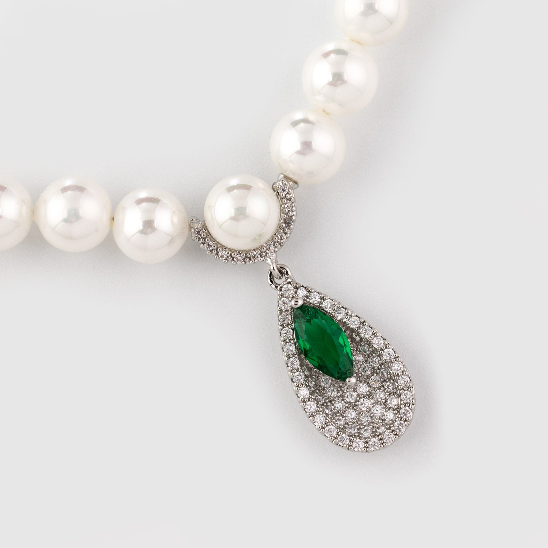 Luxury White Pearl Necklace Set – Emerald Green Drop Earrings Jewelry
