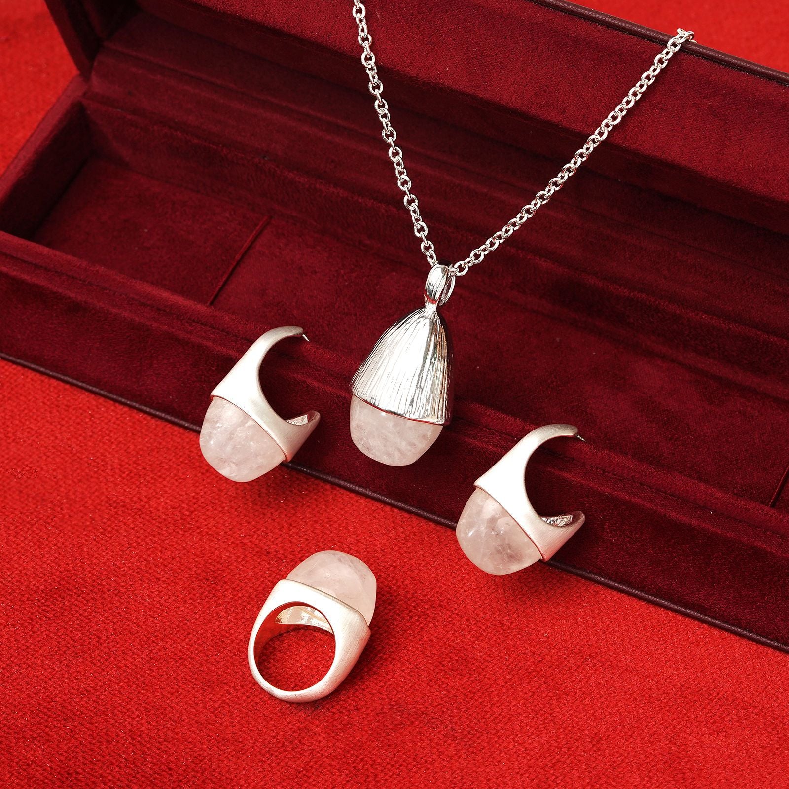 Simple light luxury white gemstone set