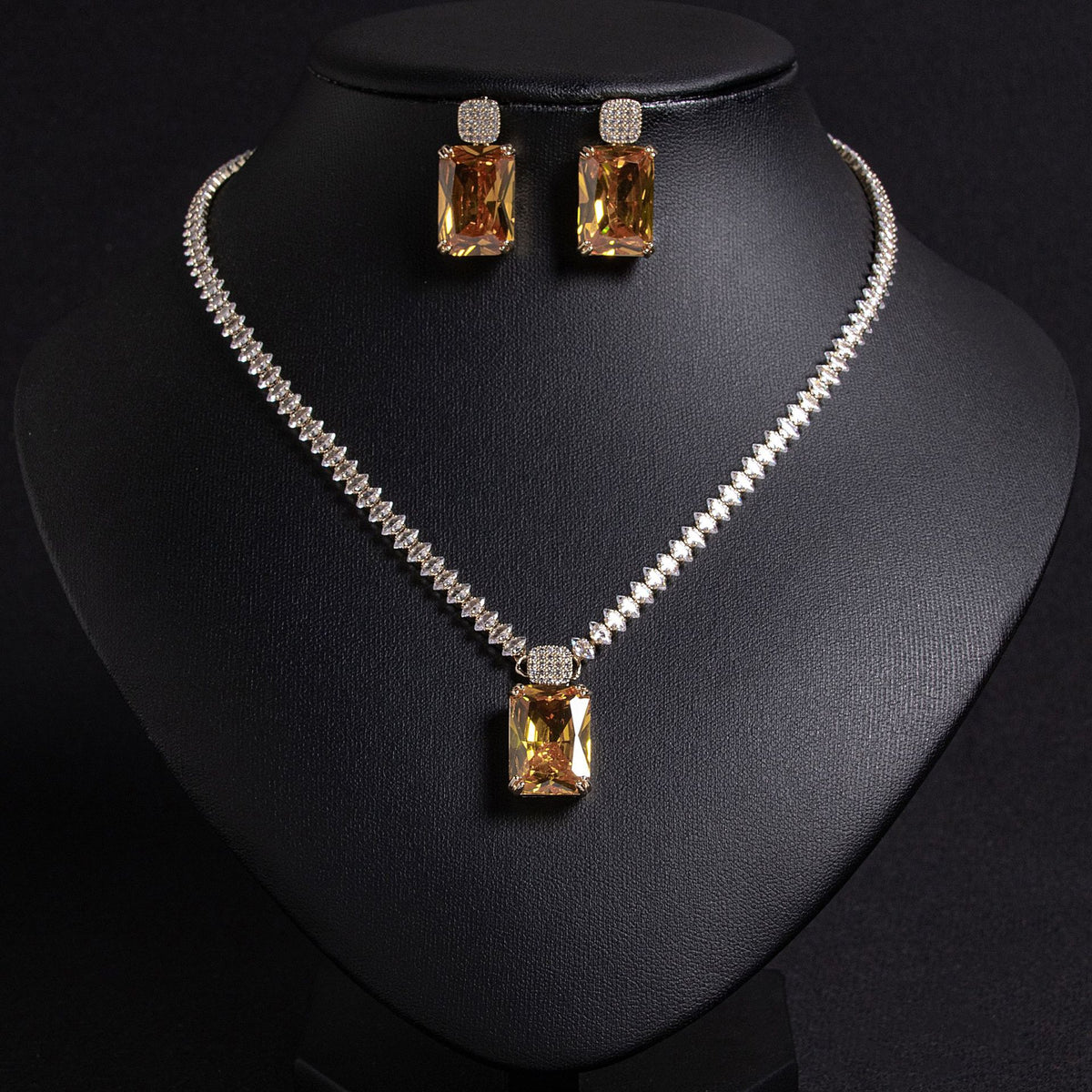 Luxury Emerald Green Rectangular Gemstone Necklace Set for Women – Matching Drop Earrings